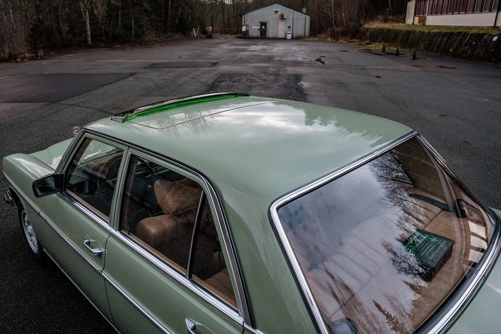 Exterior image of 1975 Mercedes-Benz 240 D 3.0 (8)