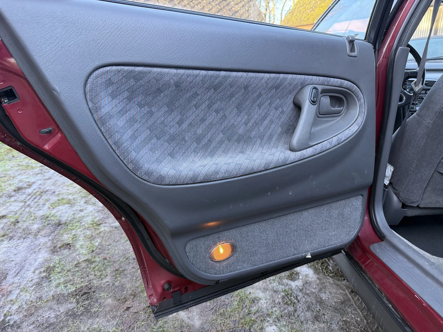 Interiörbild 1992 Mazda 626 Hatchback 2.5 V6 Automatic (19)