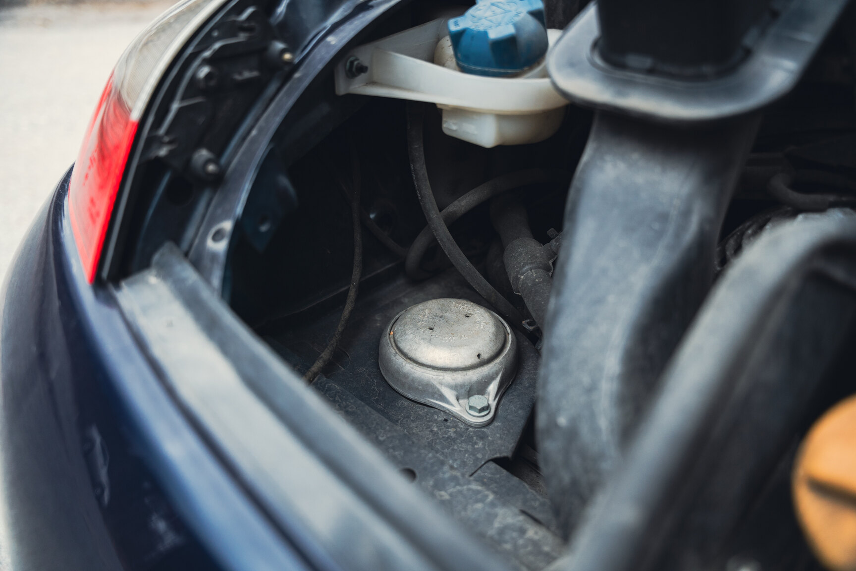 Image of 1999 Porsche 911 Carrera 4 mechanics