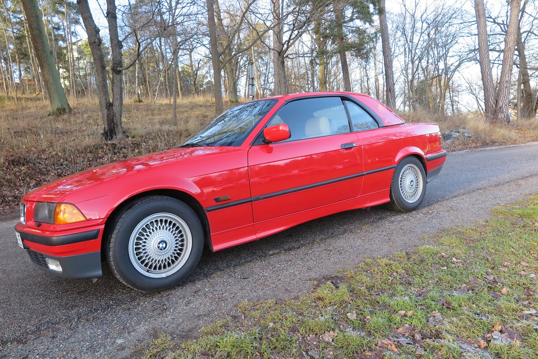Exteriörbild på 1994 BMW 325iA Convertible