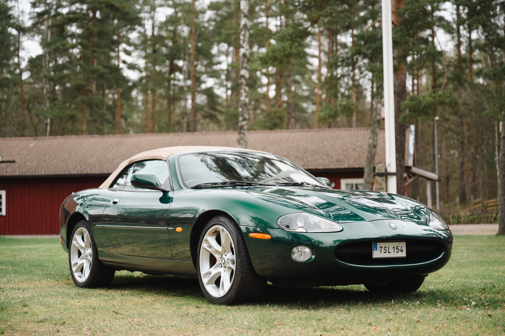 Exterior image of 2003 Jaguar XK8 Cabriolet