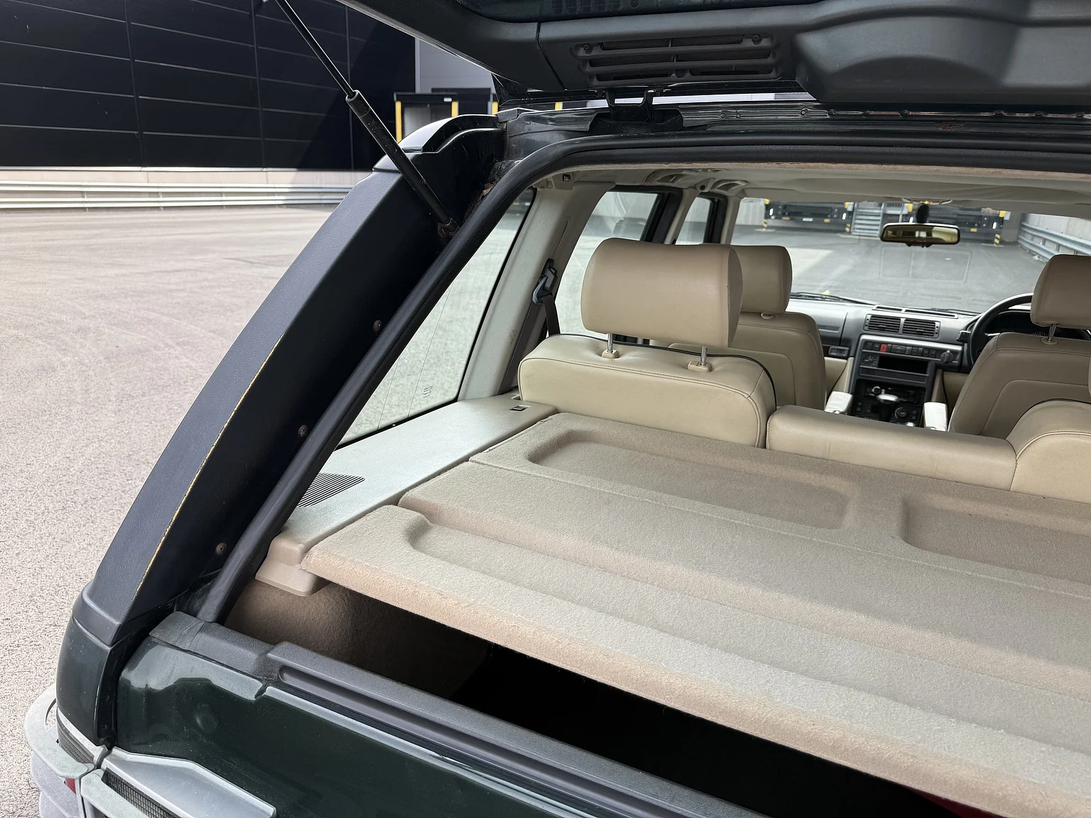 Interior image of 1998 Land Rover Range Rover P38 (28)