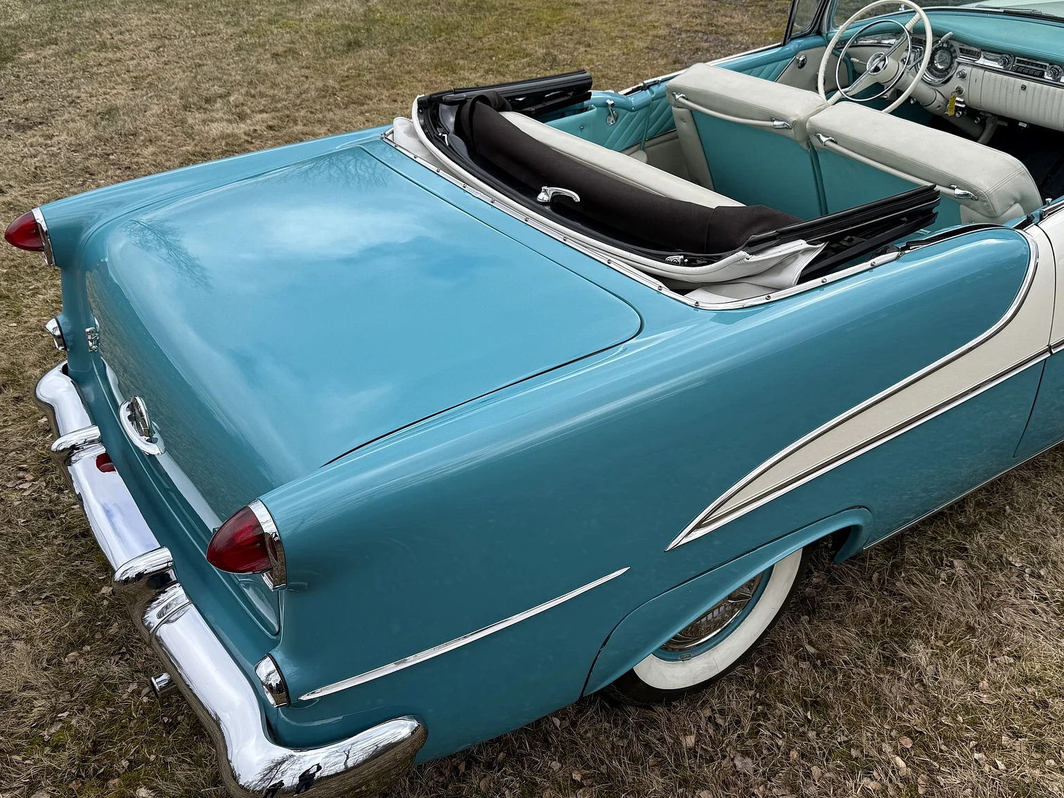 Exteriörbild på 1955 Oldsmobile Super 88 (26)