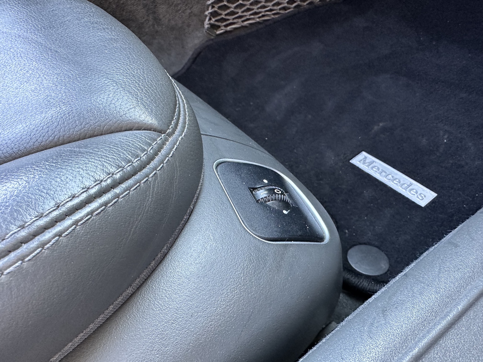 Innenraumfoto von 2002 Mercedes SL 500 (29)