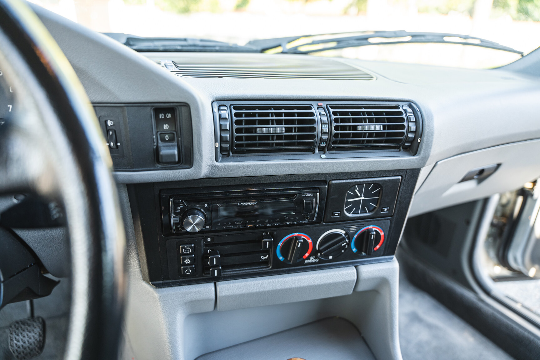 Interior image of 1994 BMW 520i E34