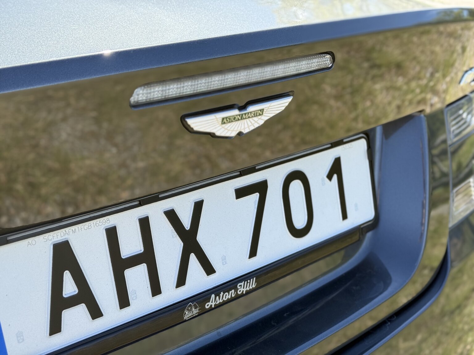 Exteriörbild på 2015 Aston Martin DB9 Volante