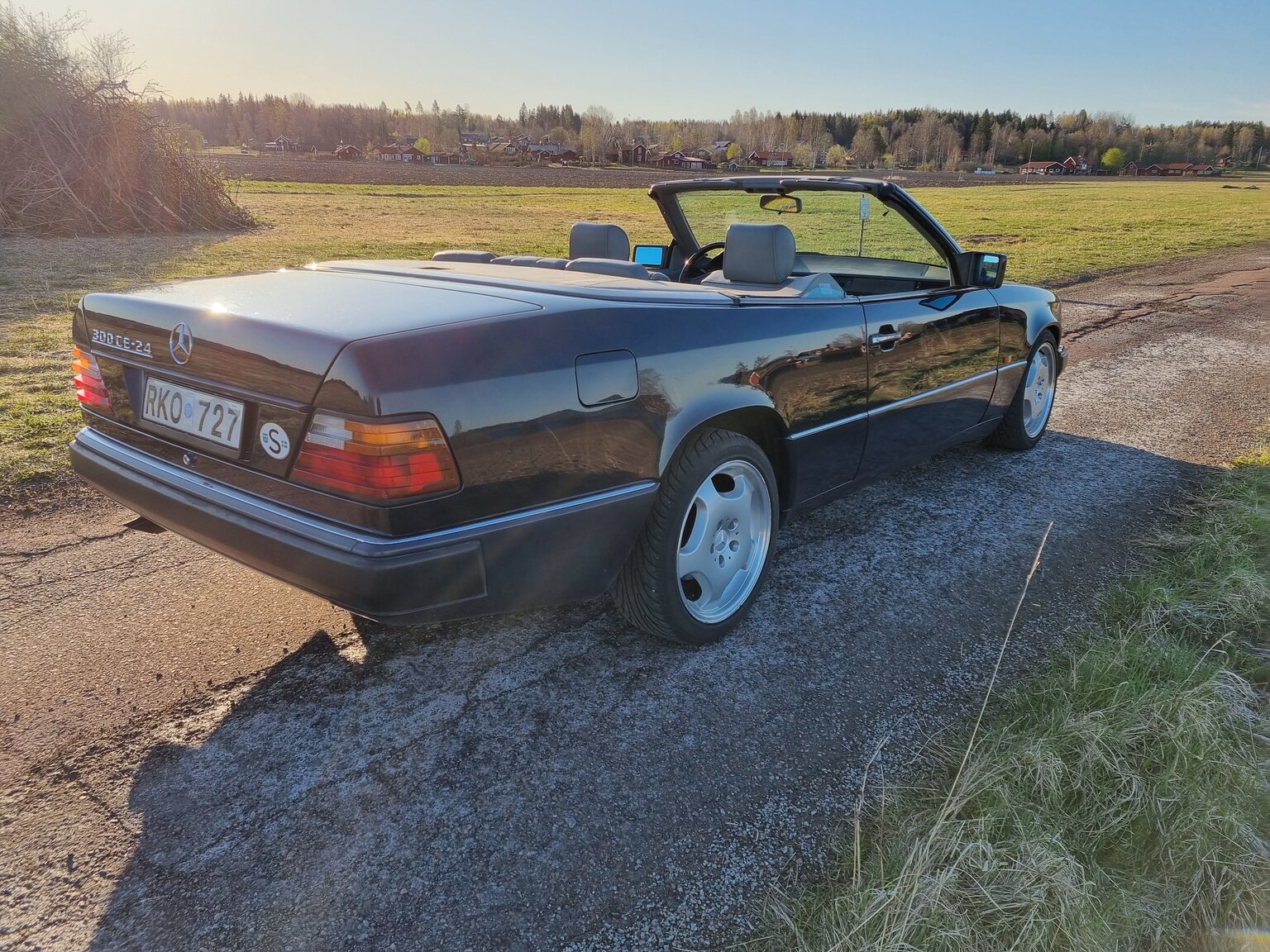 Exteriörbild på 1993 Mercedes-Benz 300 CE Cabriolet