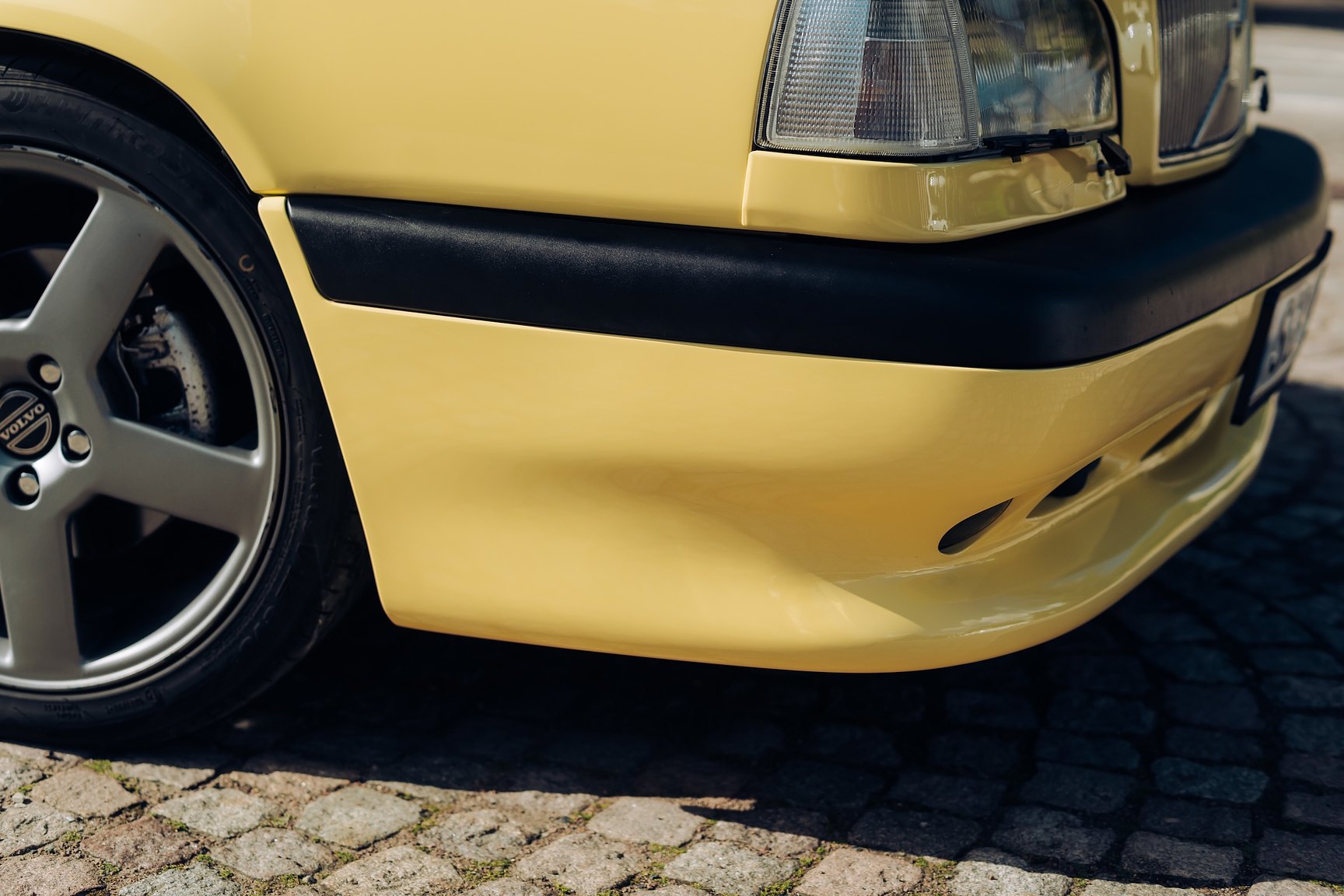 Exterior image of 1995 Volvo 850 T-5 R Kombi 