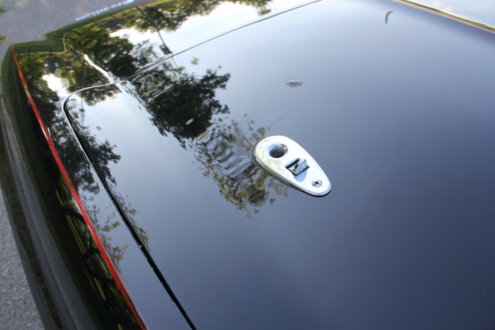 Exterior image of 1964 Corvette C2 Stingray Cabriolet (51)