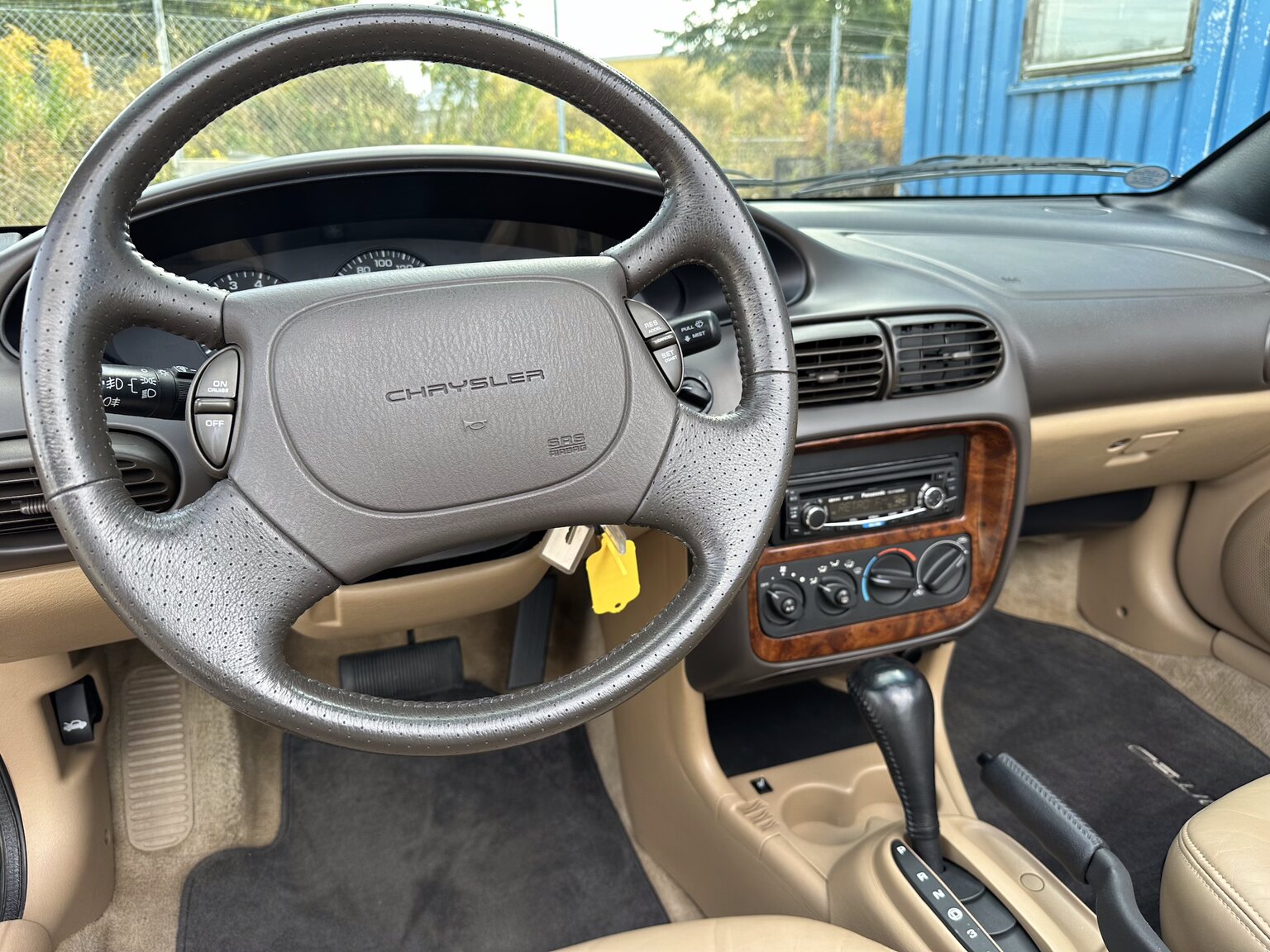 Innenraumfoto von 1996 Chrysler Stratus Cabriolet