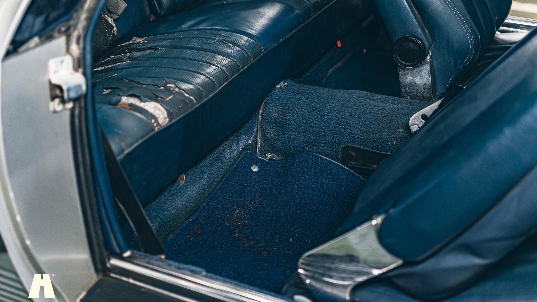 Interiörbild 1974 Mercedes SLC450 Project
