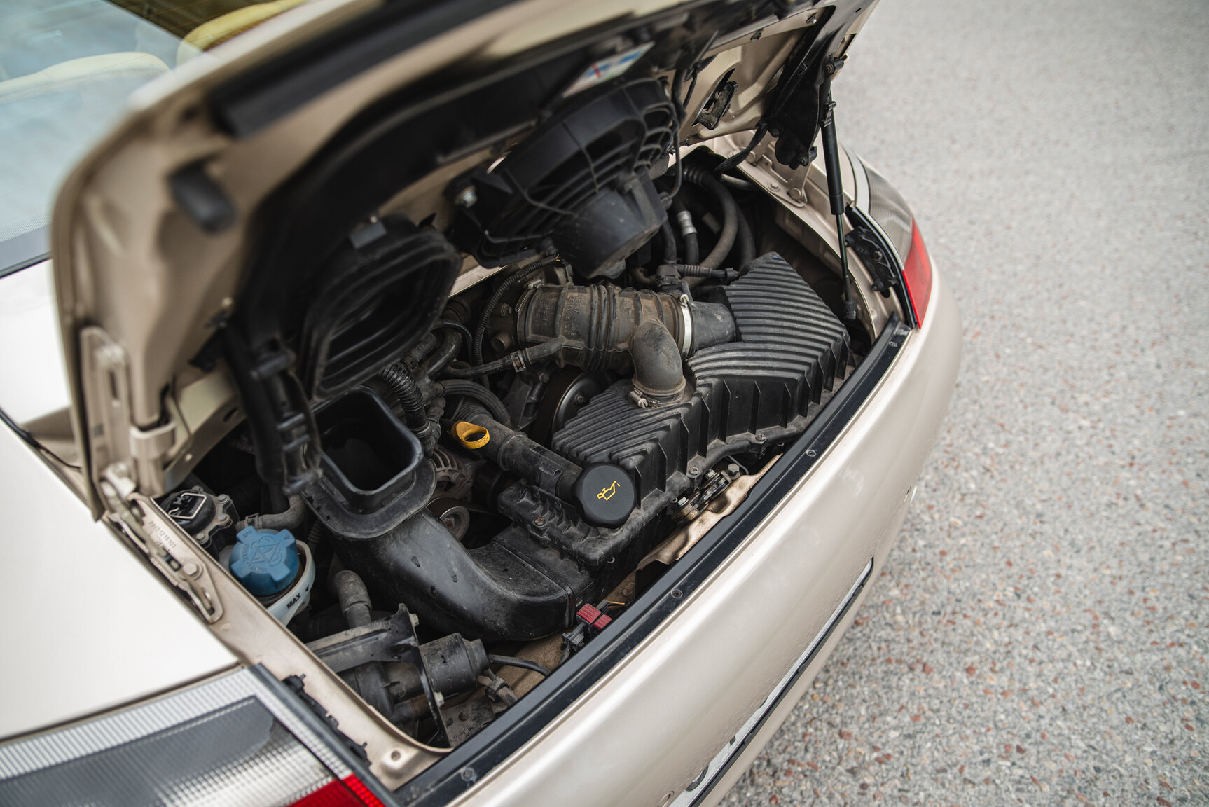Image of 2004 Porsche 911 Carrera 4 mechanics