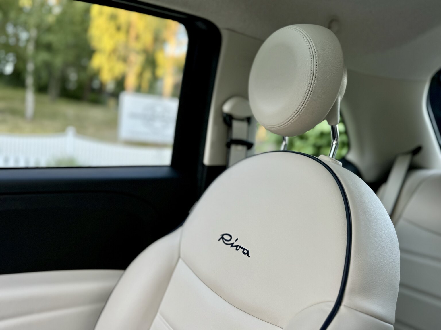 Interiörbild 2017 Fiat 500 Riva