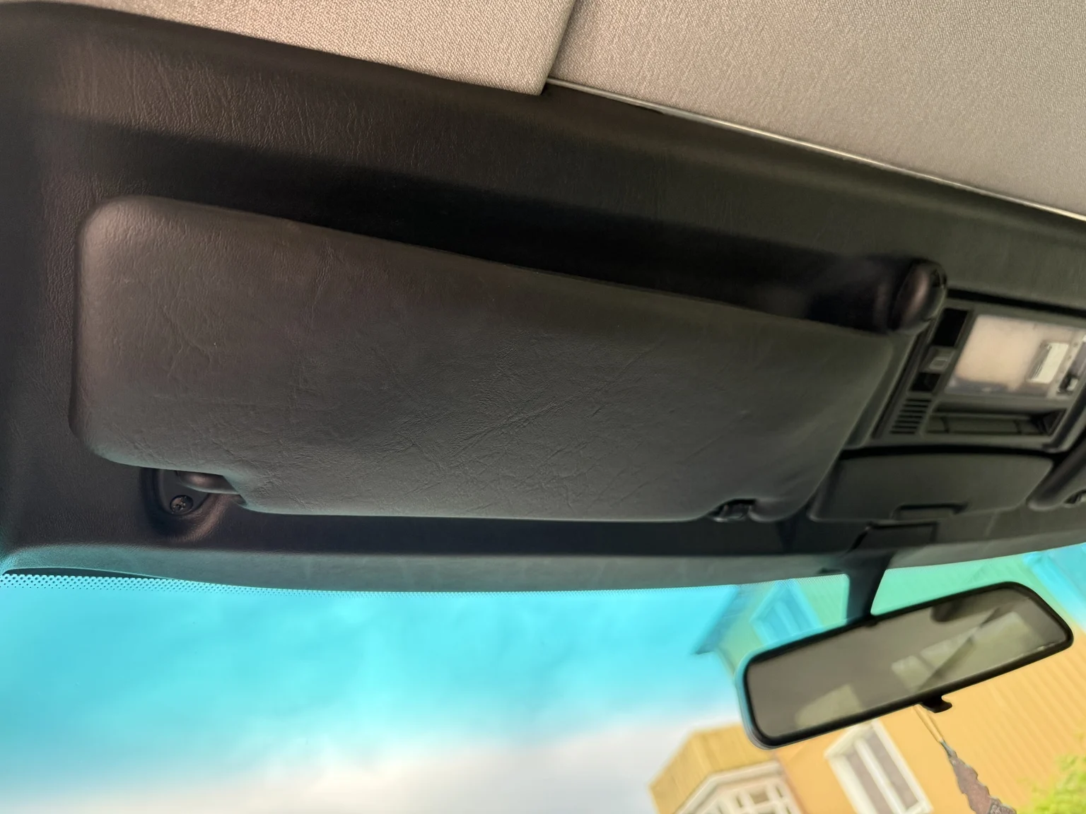 Interior image of 1994 Mercedes-Benz E 320 T (30)