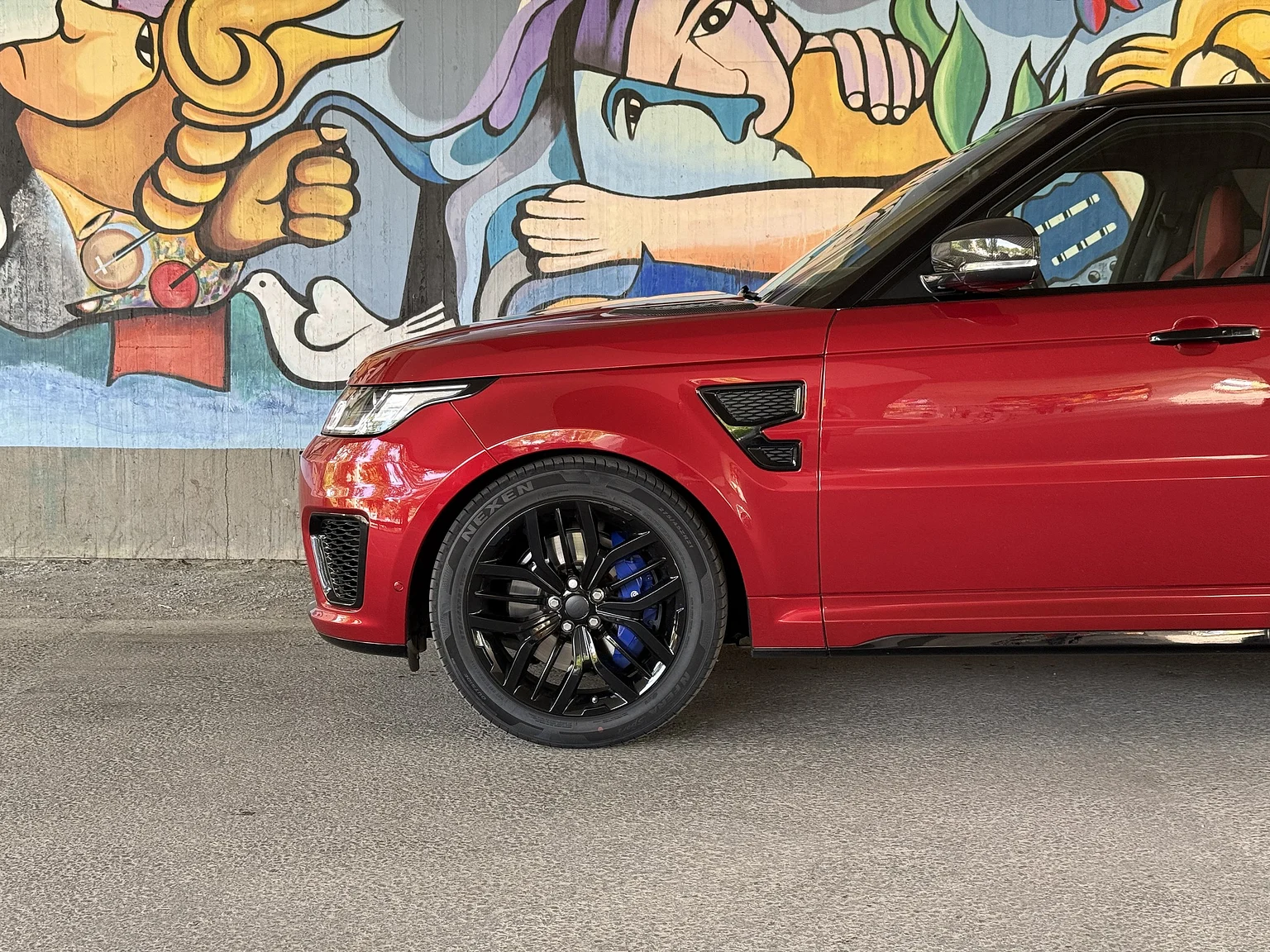 Exteriörbild på 2017 Range Rover Sport SVR (14)