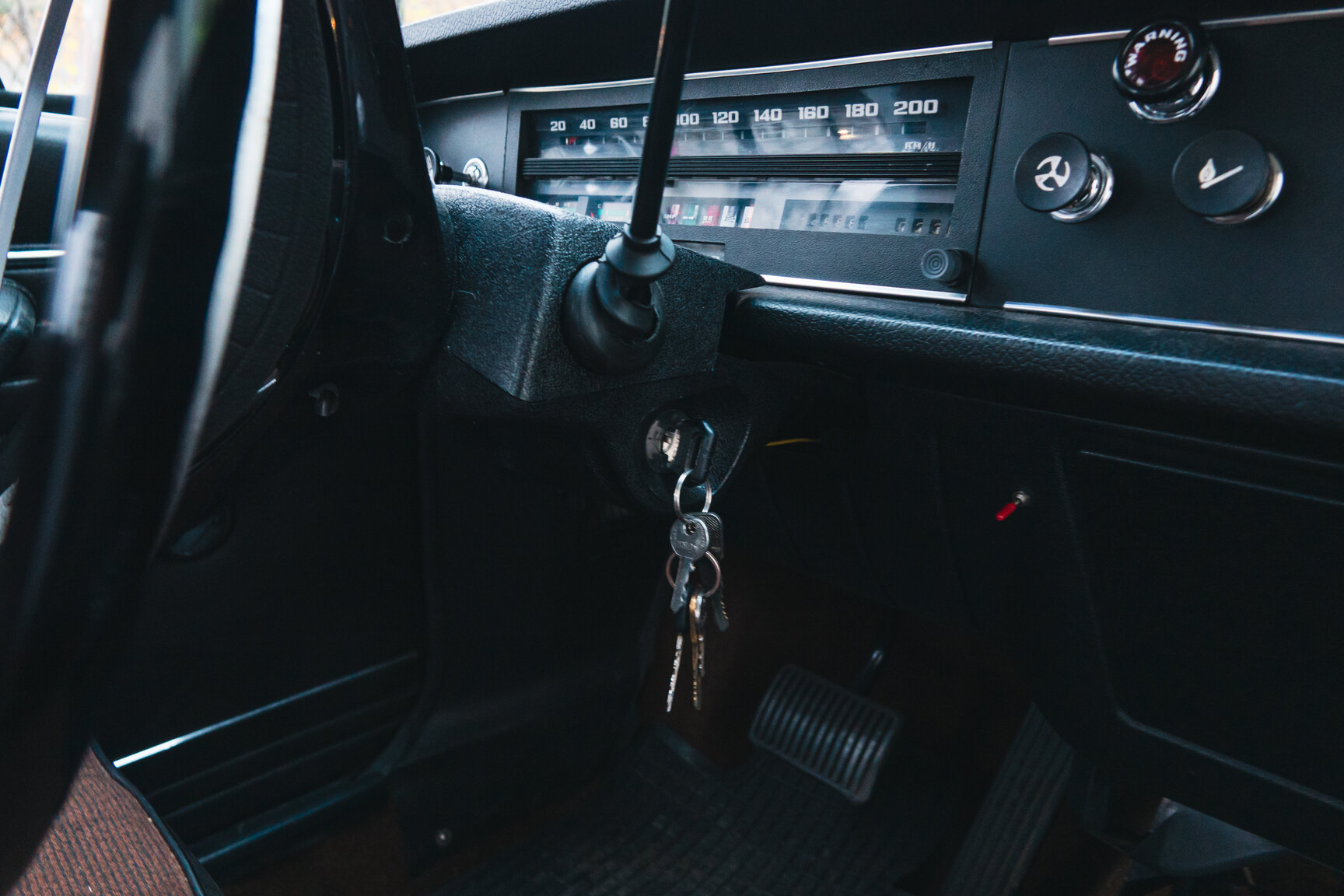 Interiörbild 1971 Volvo 144 2.0 Automat