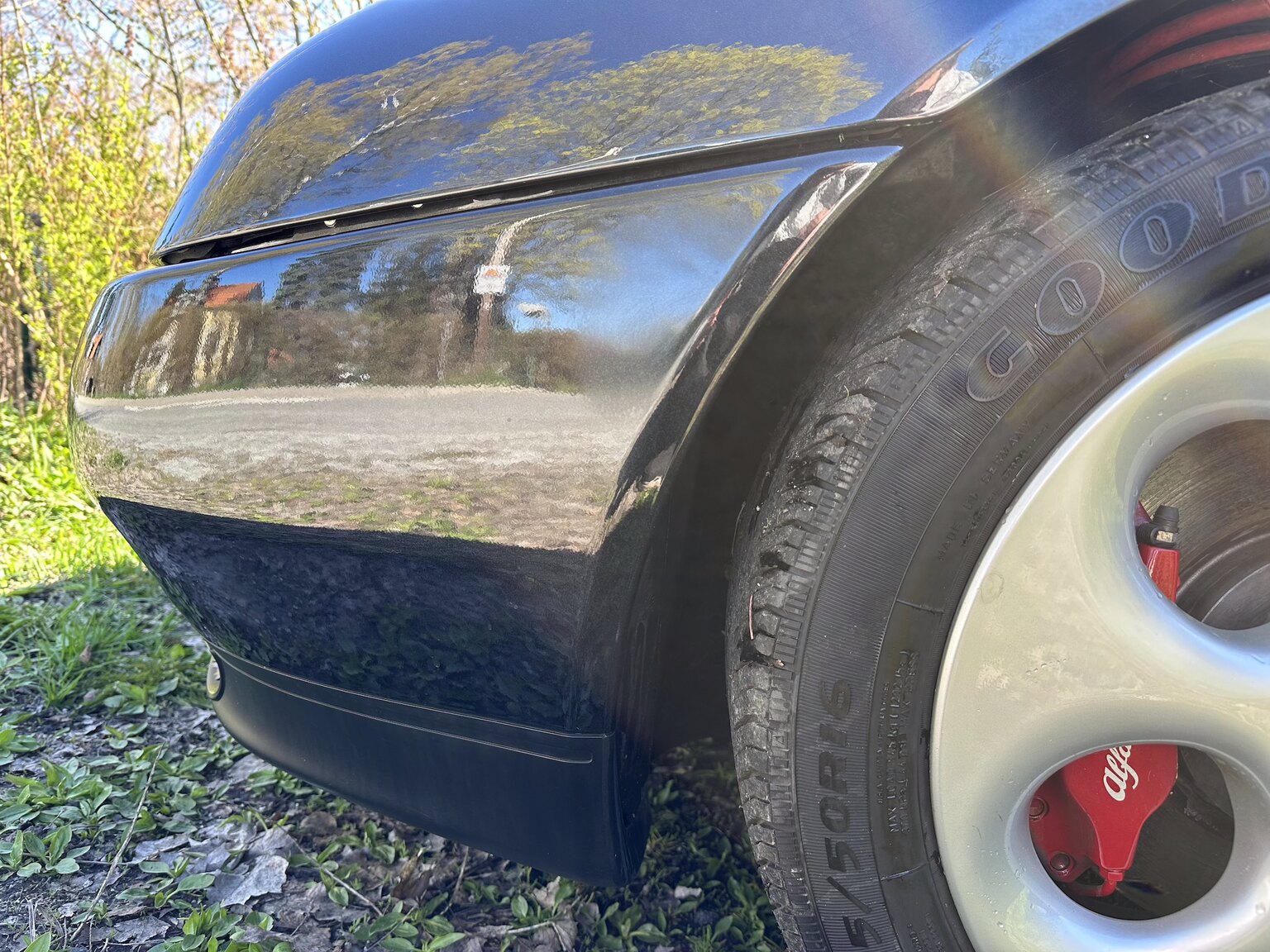 Exterior image of 1997 Alfa Romeo GTV 3.0