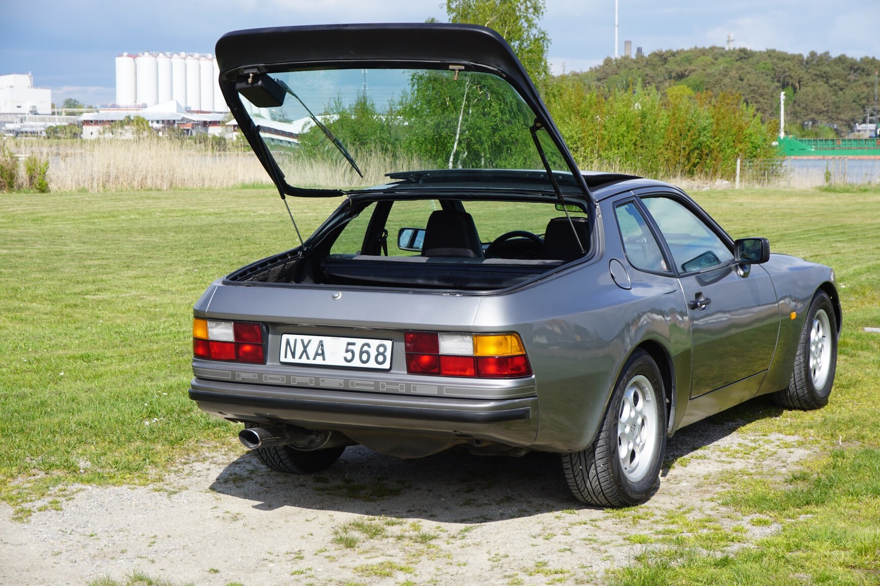 Aussenfoto 1985 Porsche 944 "NO RESERVE AUCTION"