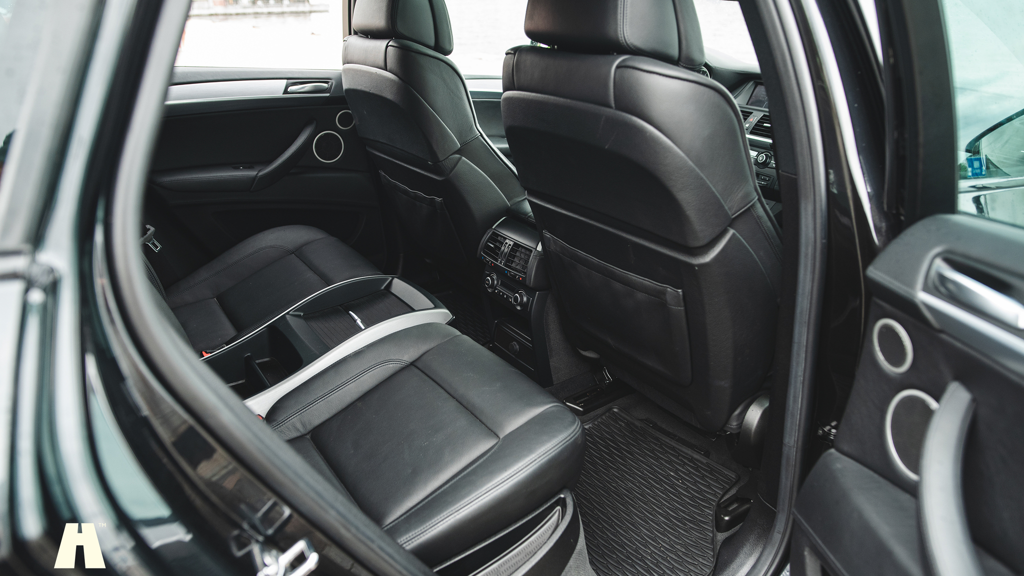 Innenraumfoto von 2010 BMW X6 M Ferrita 555HK (39)