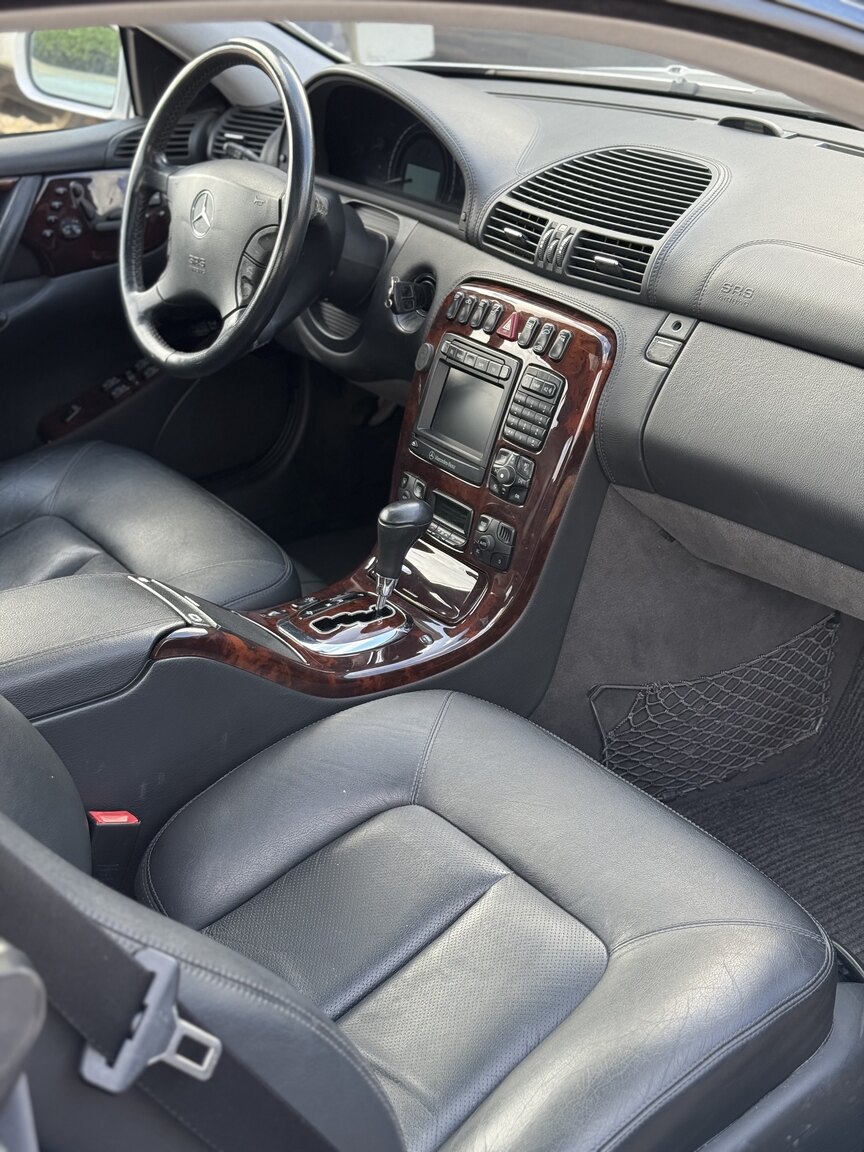 Interior image of 2000 Mercedes-Benz CL 500