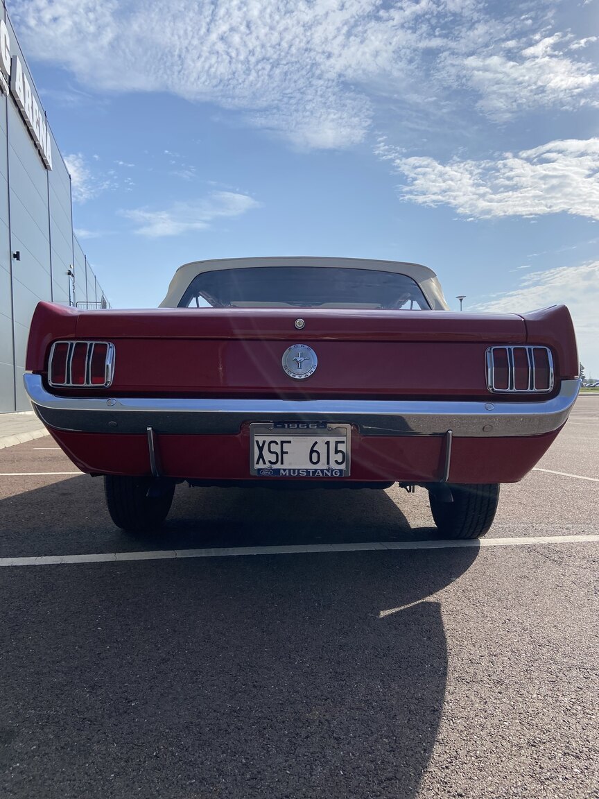 Exteriörbild på 1966 Ford Mustang Convertible