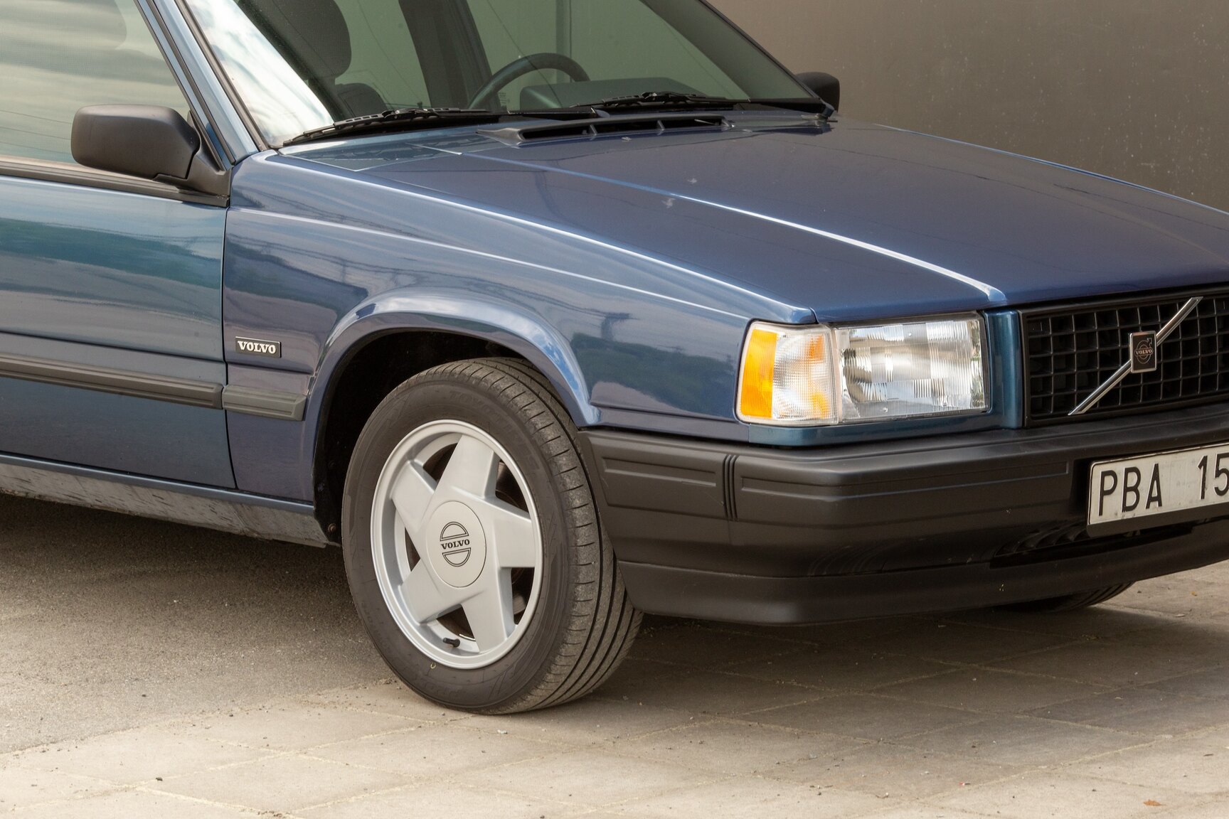 Exterior image of 1990 Volvo 745 Turbo (6)