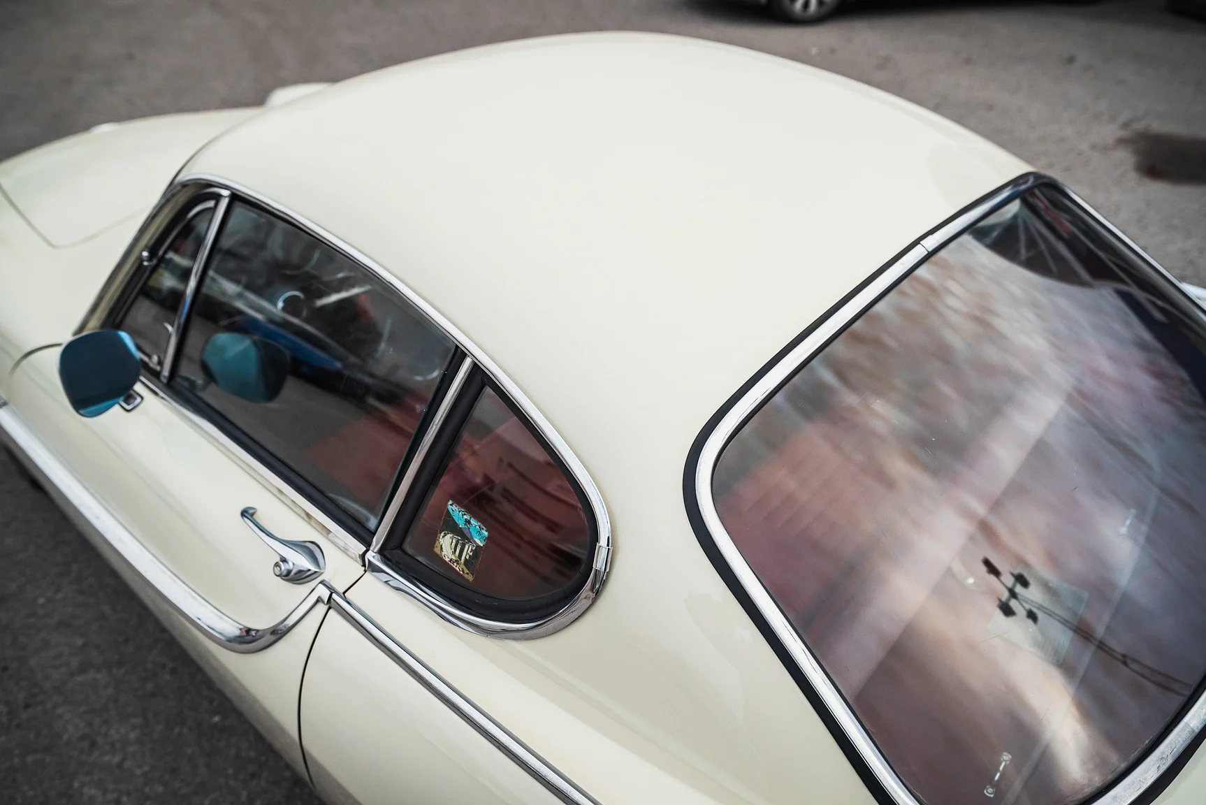 Exterior image of 1964 Volvo P 1800S (13)