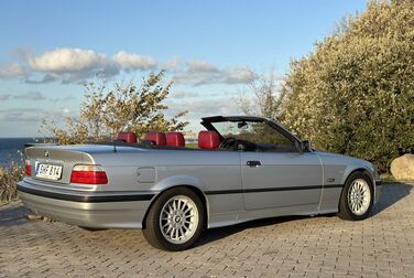 Exteriörbild på 1993 BMW 325 I CABRIO 