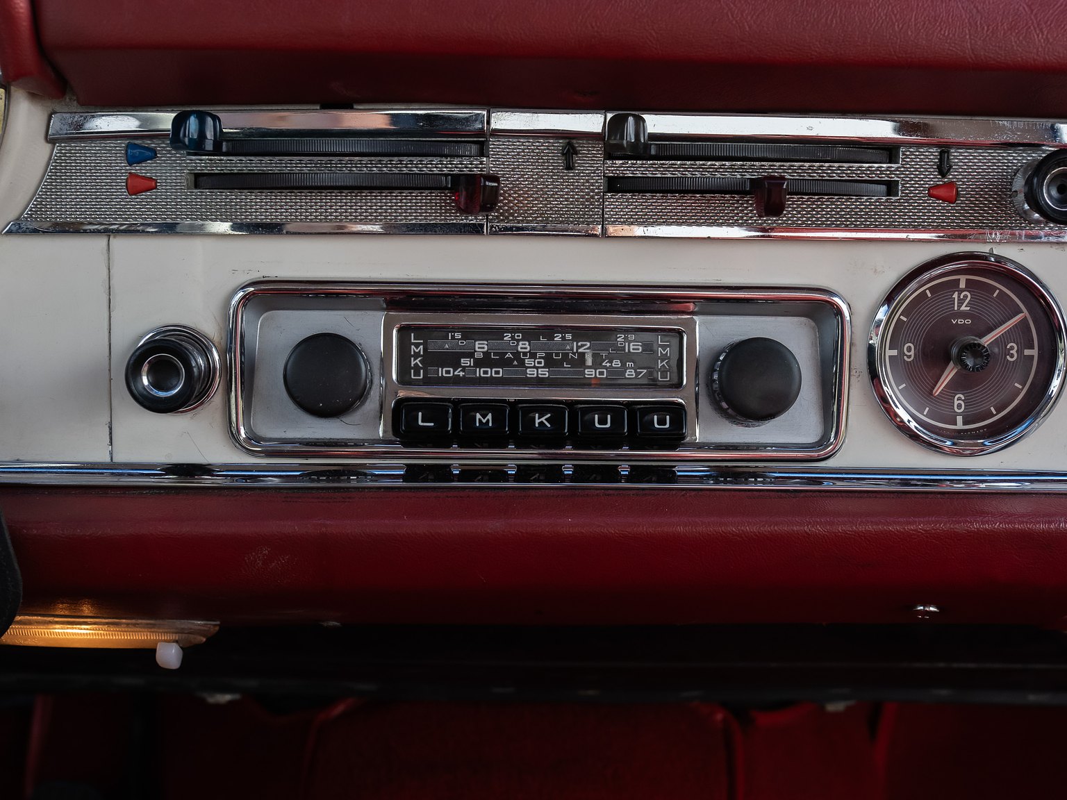 Interiörbild 1966 Mercedes-Benz 230 SL "Pagoda"