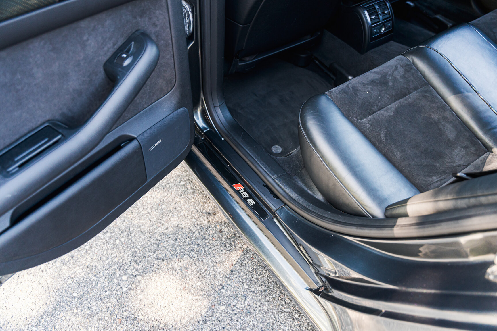 Interior image of 2003  Audi RS6 C5
