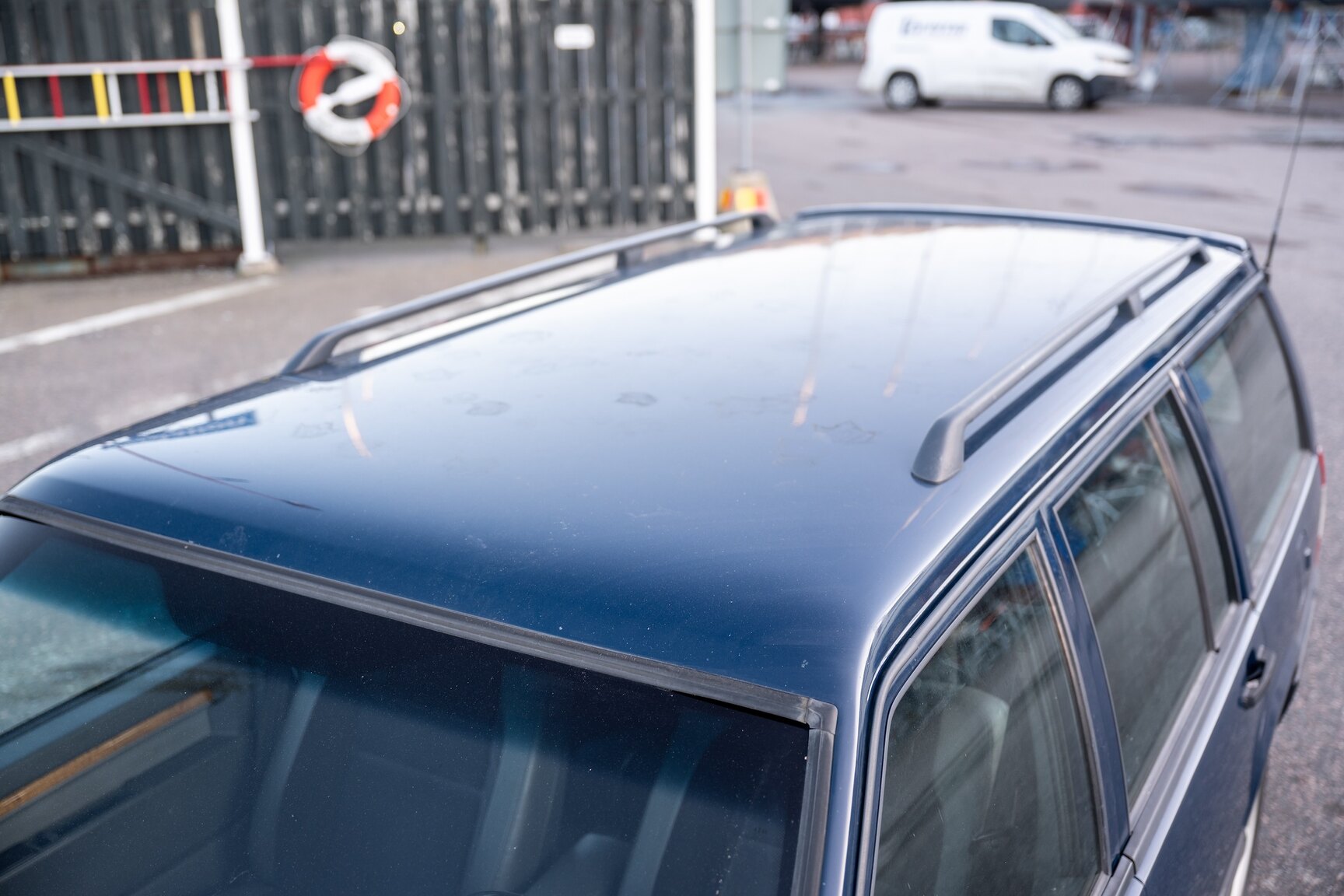 Exterior image of 1998 Volvo 940 Turbo