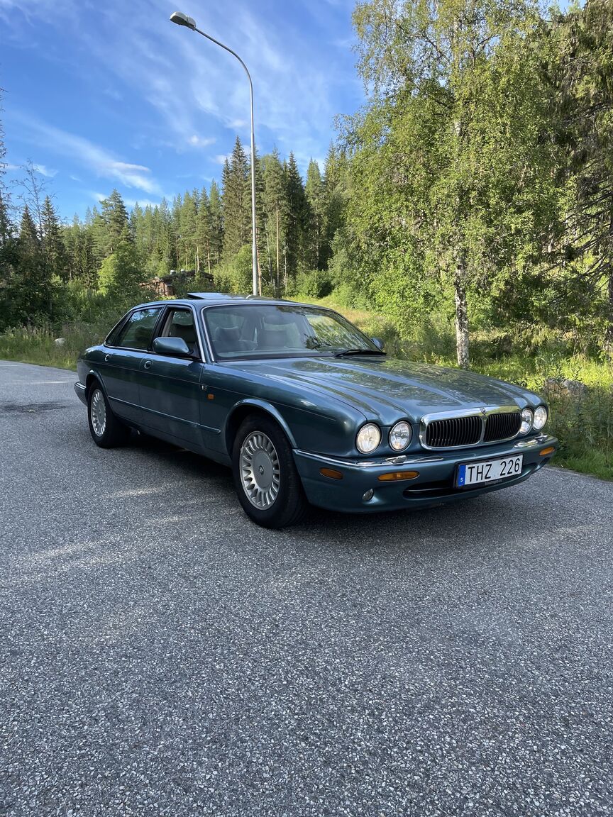 Aussenfoto 1998 Jaguar XJ8 Sovereign (33)