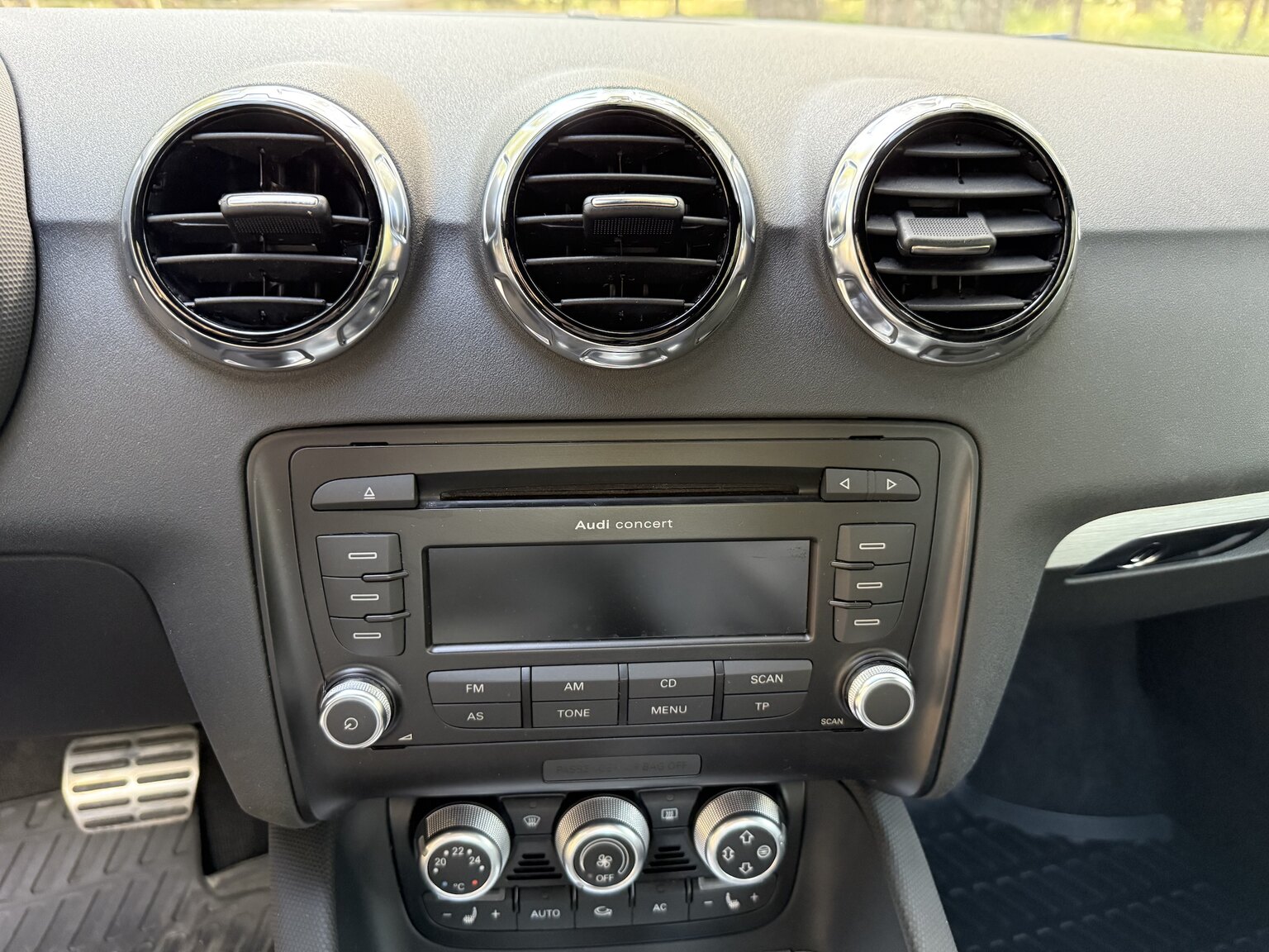 Interior image of 2011 Audi TT RS Coupé