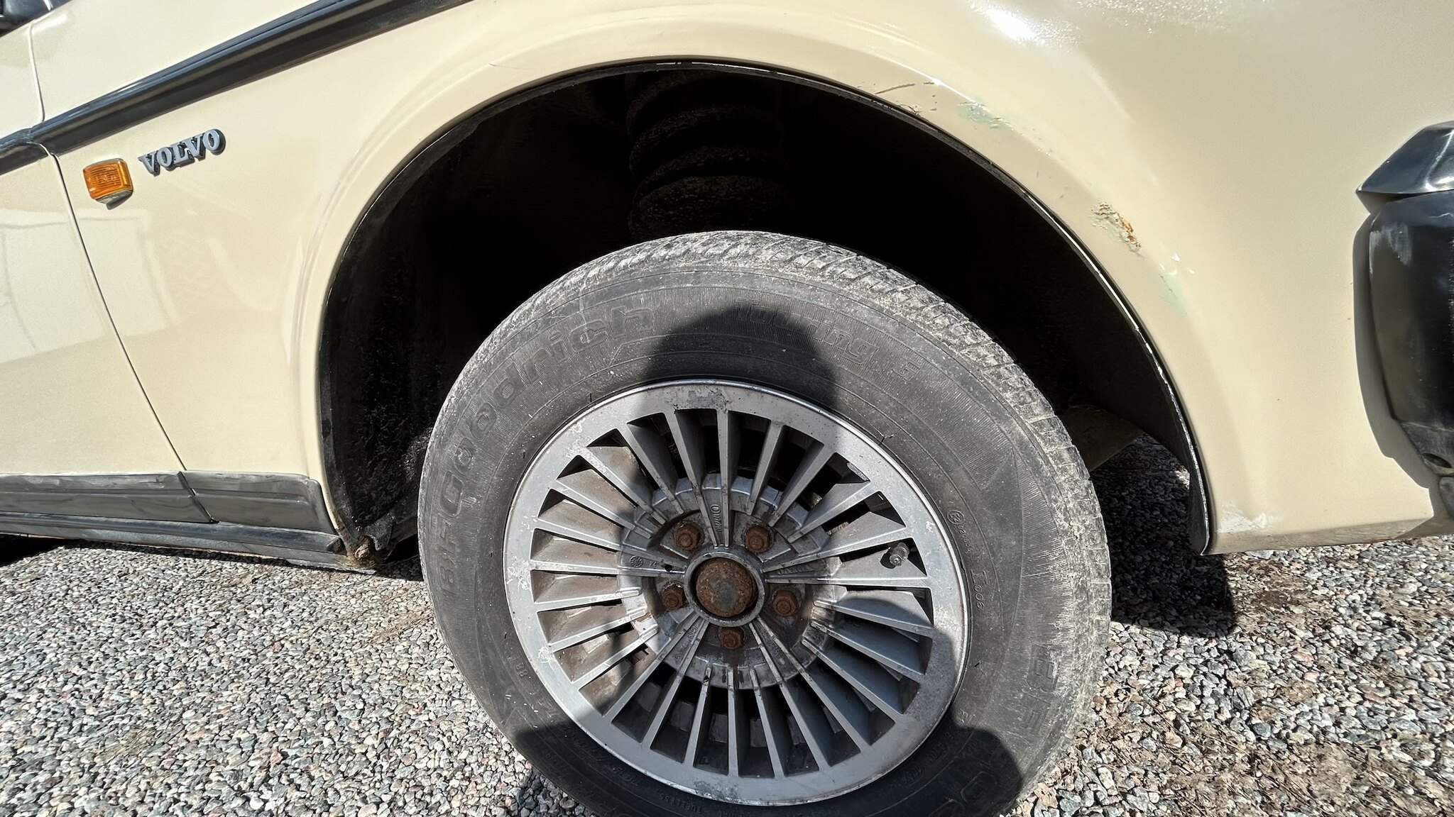 Exterior image of 1987 Volvo 244