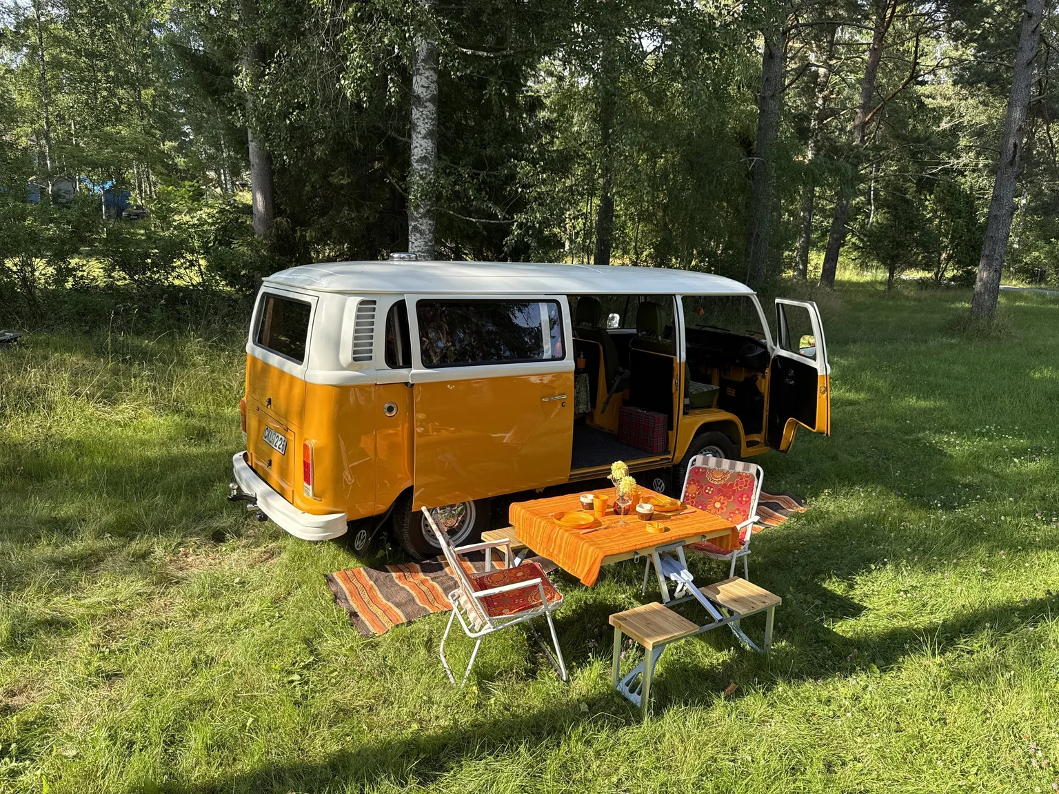 Exteriörbild på 1975 Volkswagen Transporter Campervan (4)
