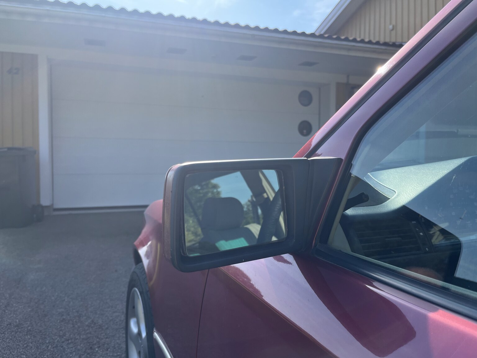 Exterior image of 1990 Mercedes-Benz 230 E