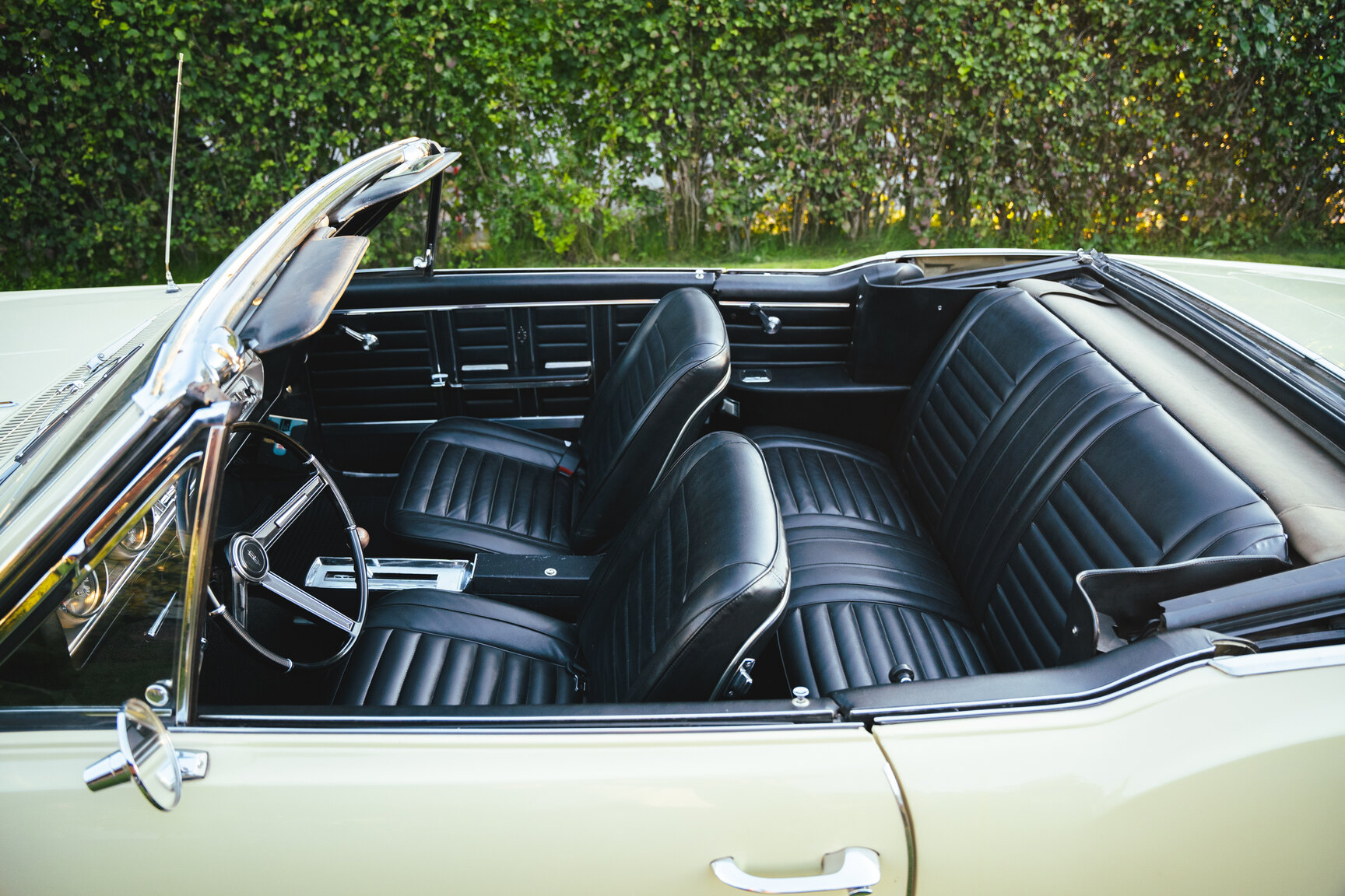Innenraumfoto von 1967 Oldsmobile Cutlass Supreme Cabriolet