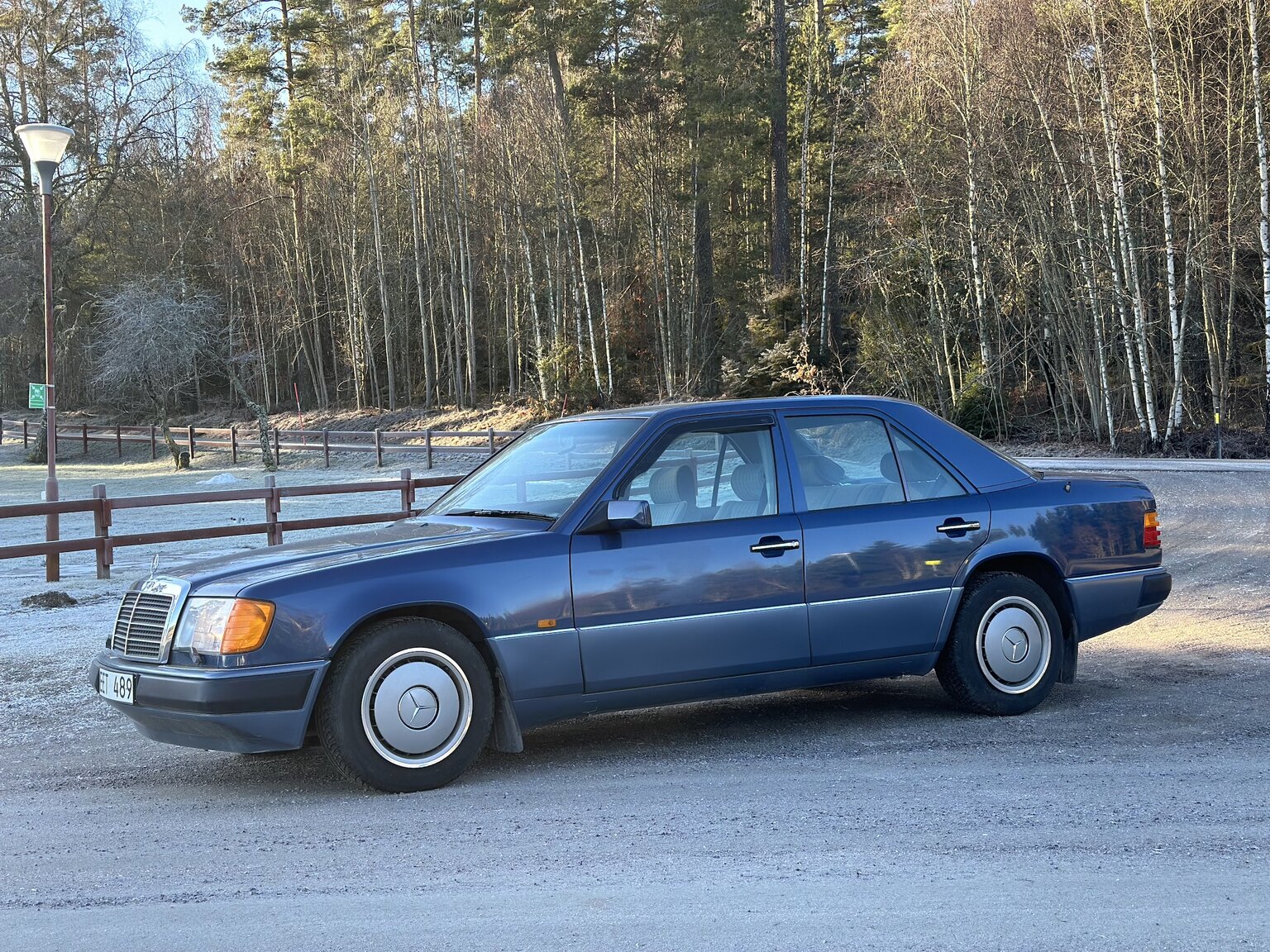 Exteriörbild på 1991 Mercedes-Benz 230 E 