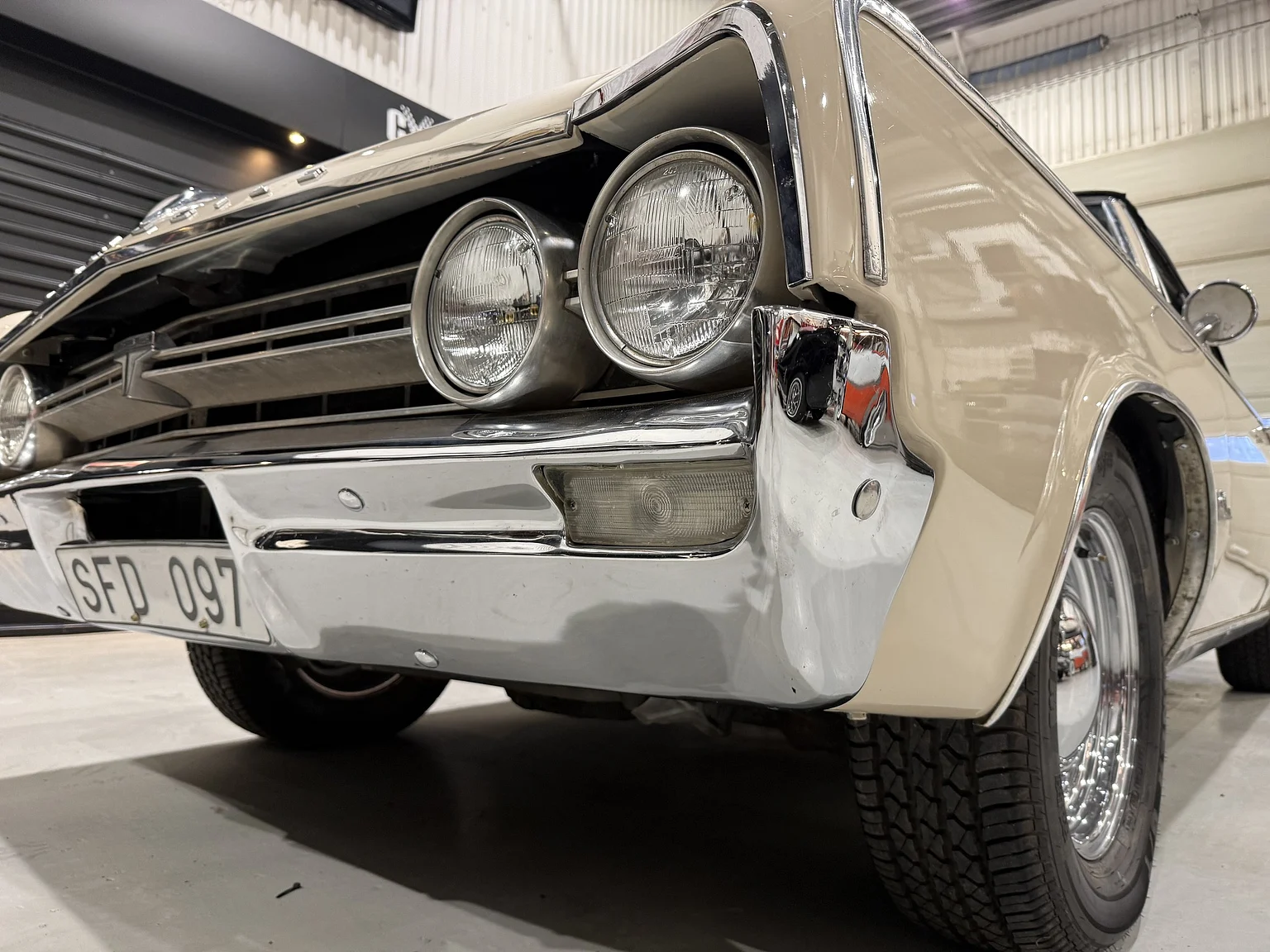 Exteriörbild på 1964 Oldsmobile Cutlass Convertible (64)