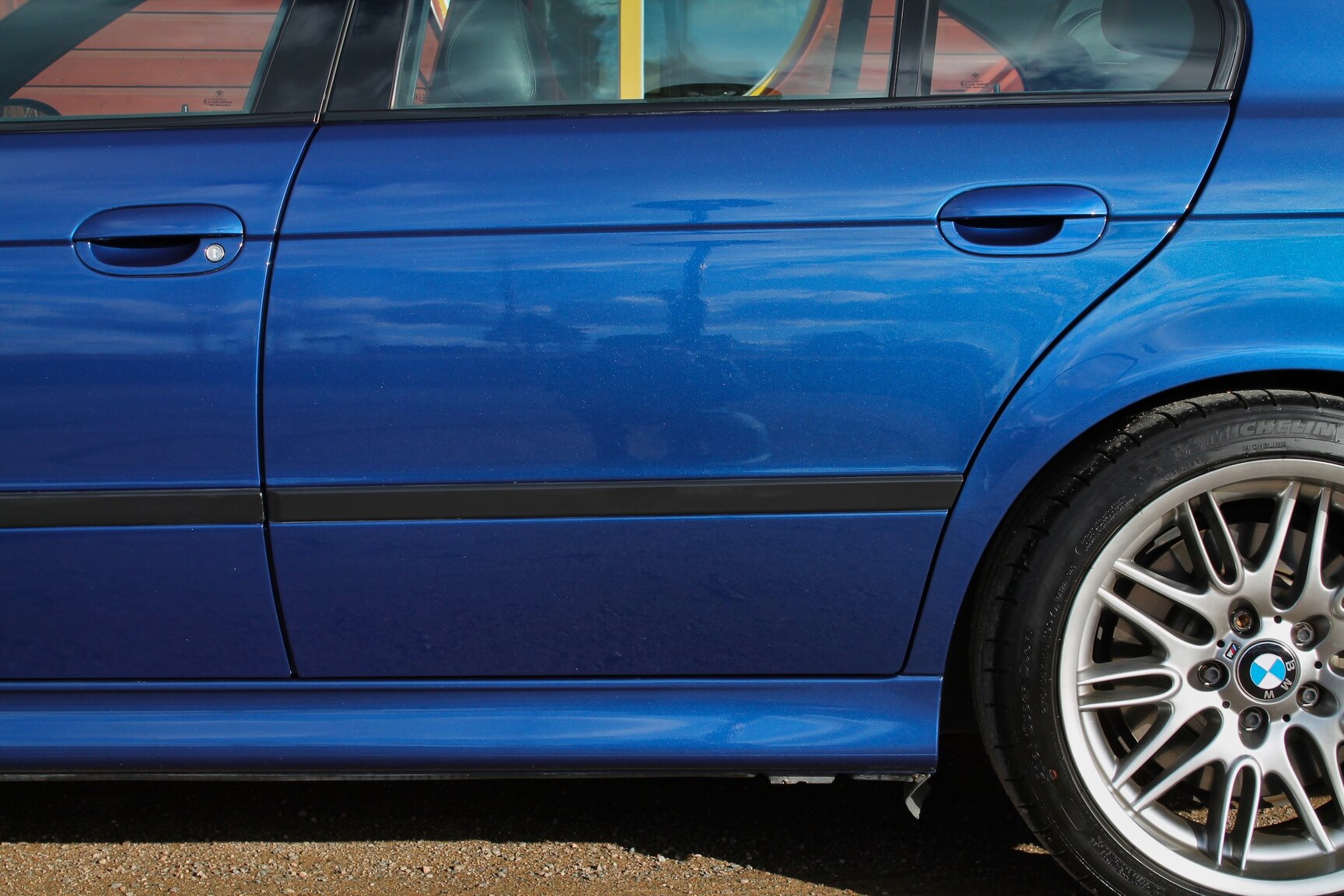 Exteriörbild på 2003 BMW M5