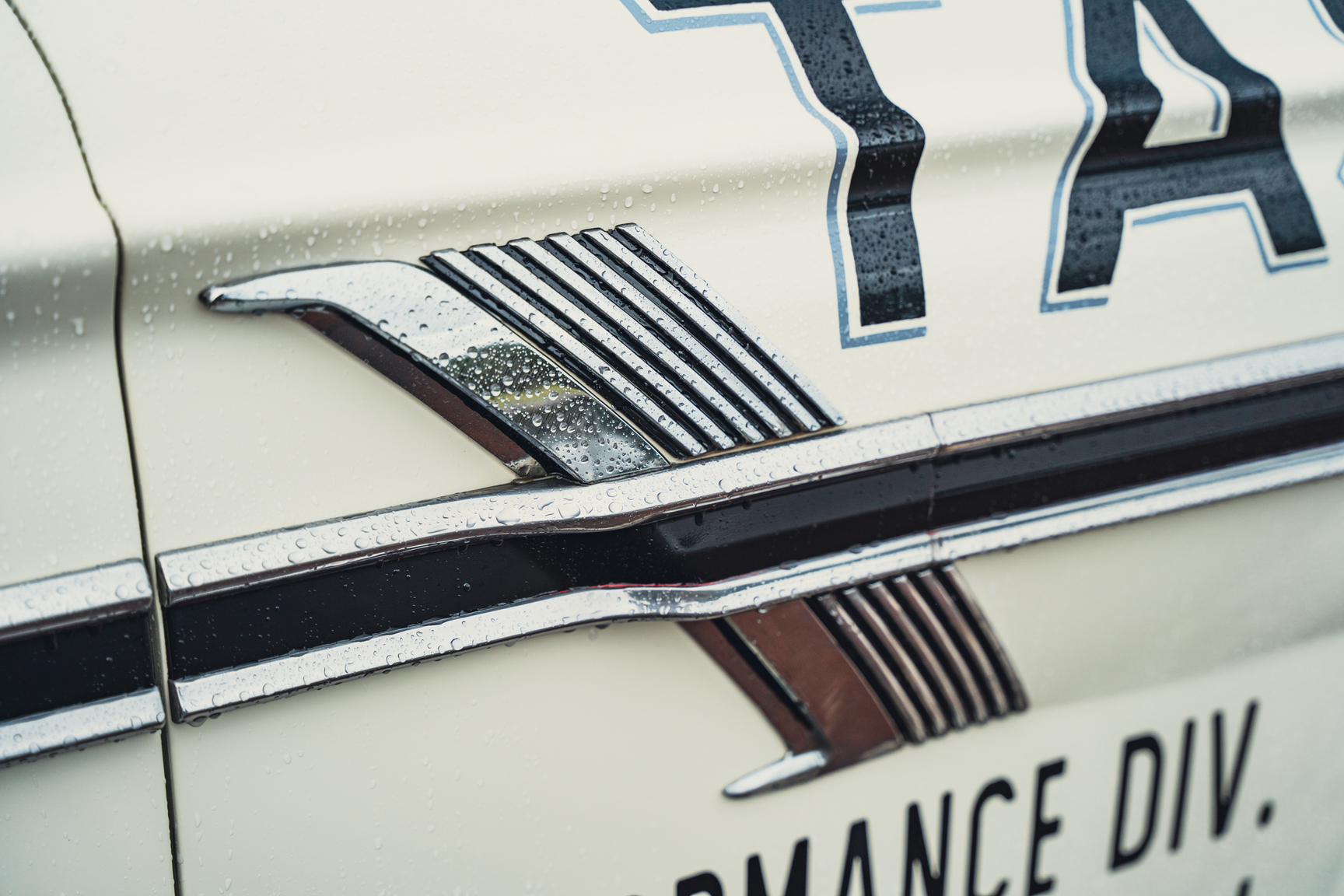 Aussenfoto 1964 Ford Fairlane 500 Sport Coupé (51)