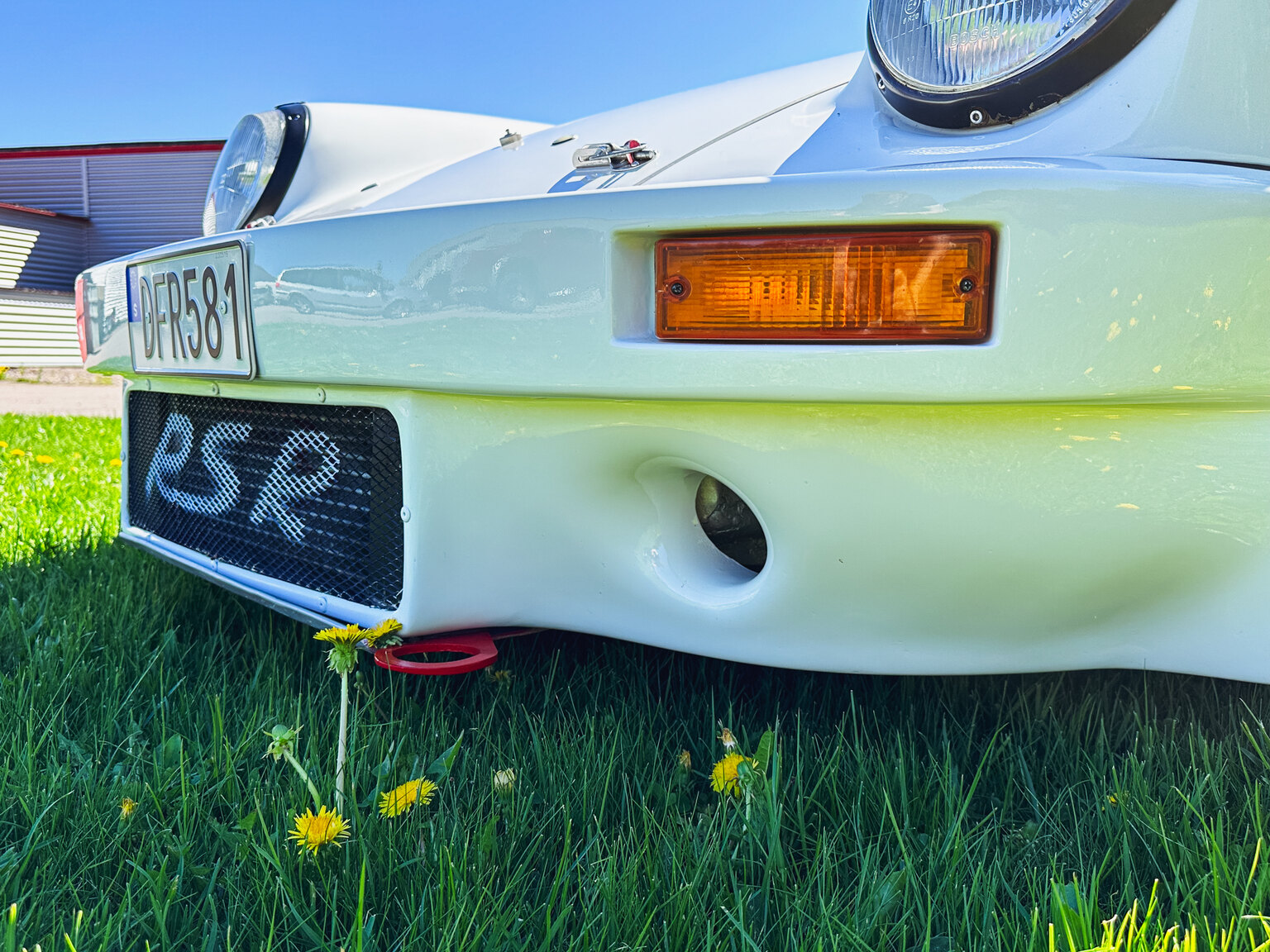 Exteriörbild på 1971 Porsche 911 RSR Tribute