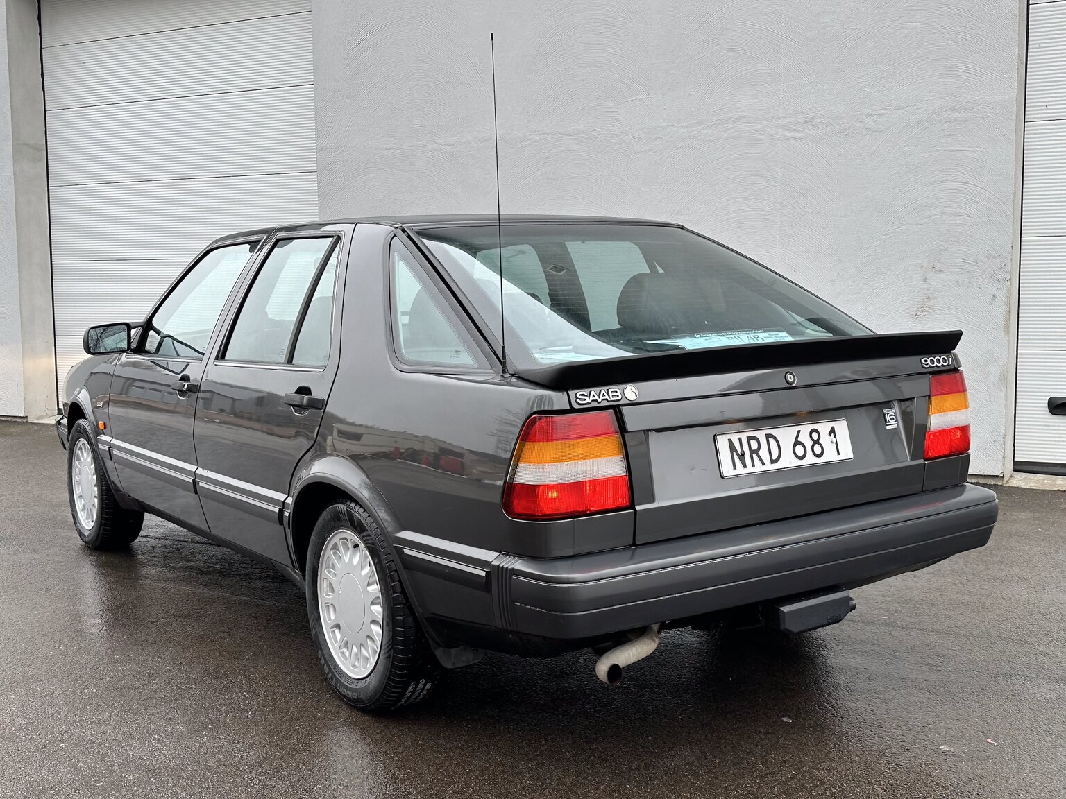 Exteriörbild på 1988 SAAB 9000i