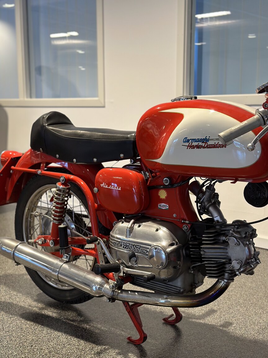 Exterior image of 1963 Aermacchi Harley-Davidson Ala Rossa