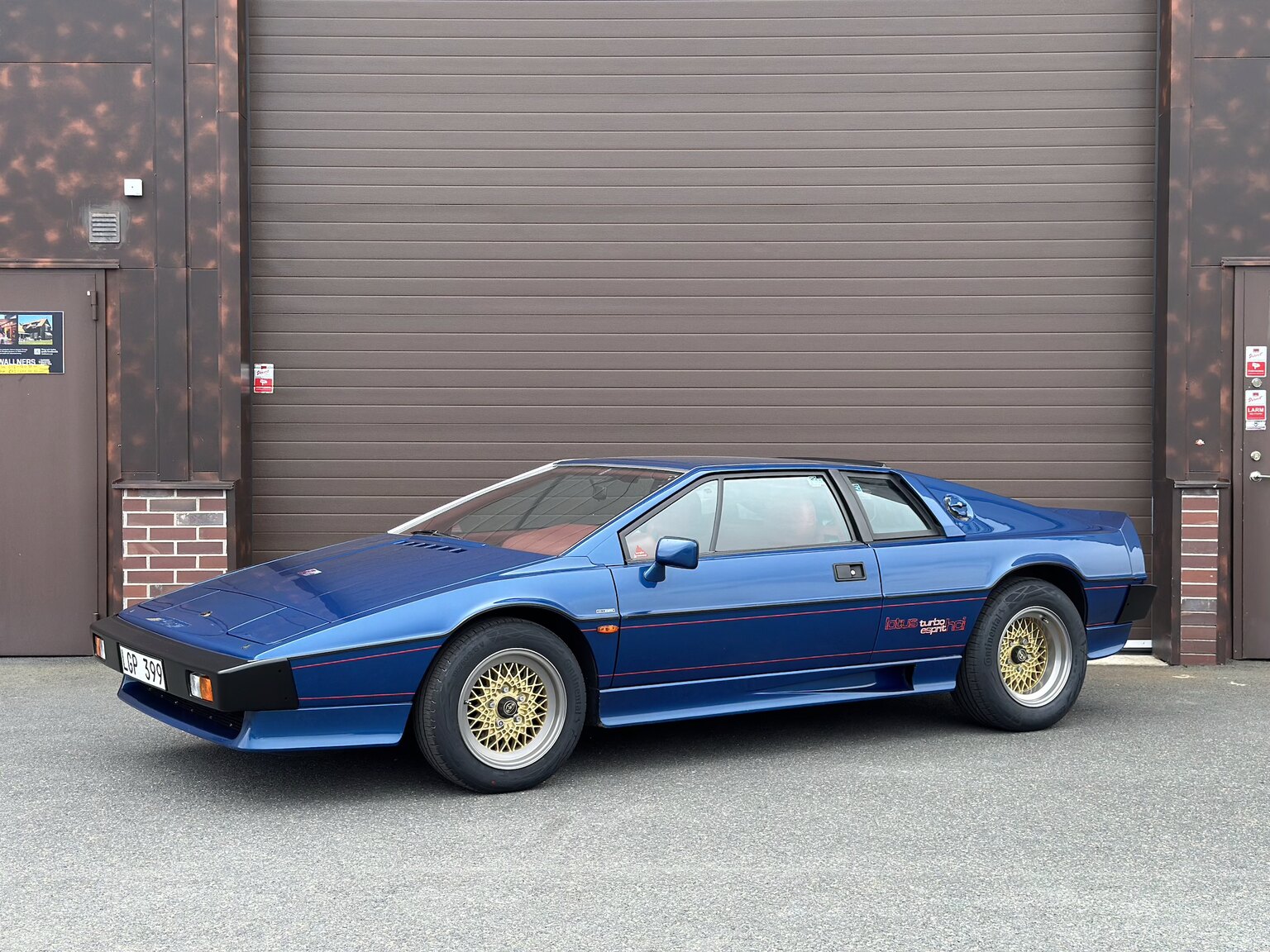 Exterior image of 1987 Lotus Esprit Turbo HCi (67)