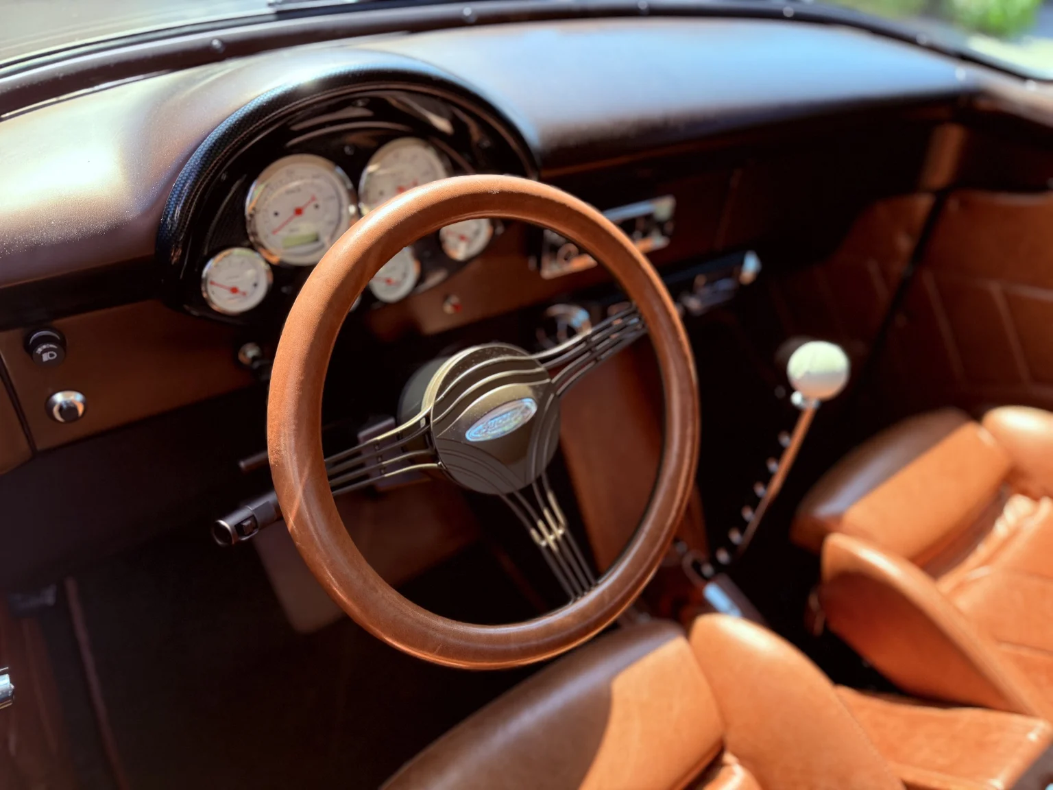 Innenraumfoto von 1956 Ford F-100 Restomod (50)