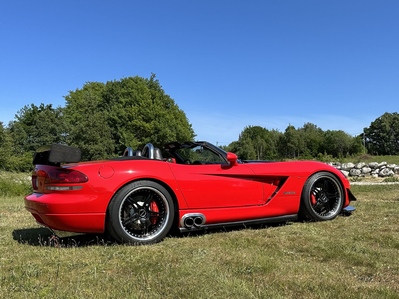 Exterior image of 2004 Dodge Viper SRT-10 (5)