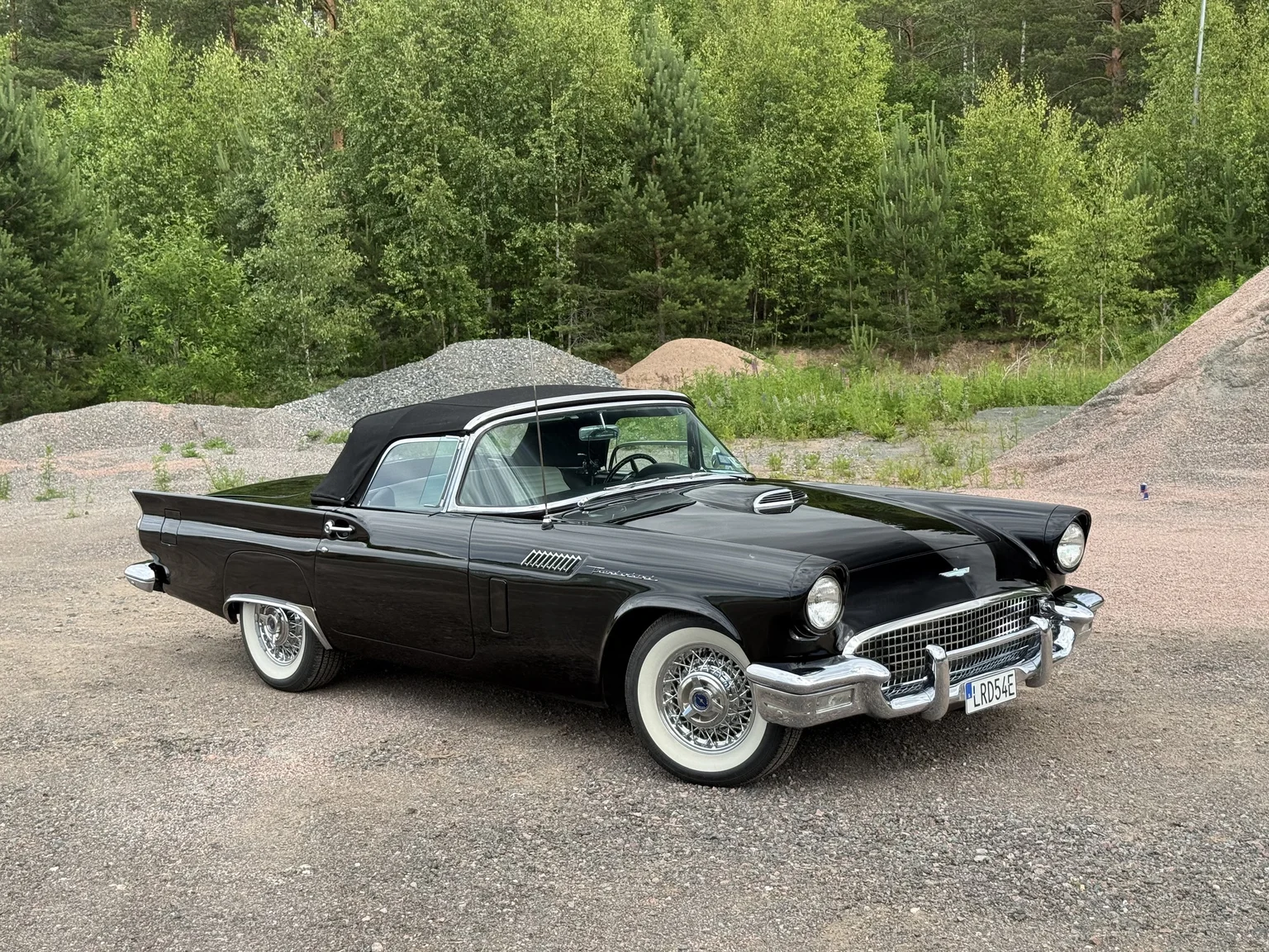 Aussenfoto 1957 Ford Thunderbird (3)