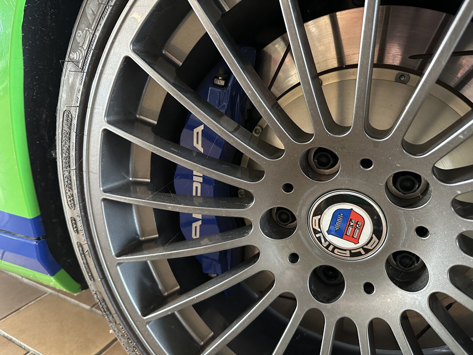 Exteriörbild på 2013 ALPINA B3 GT3