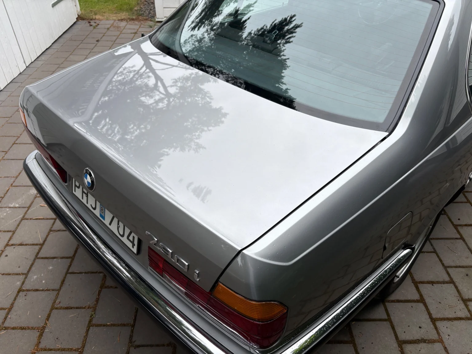 Exteriörbild på 1988 BMW 730iA (27)